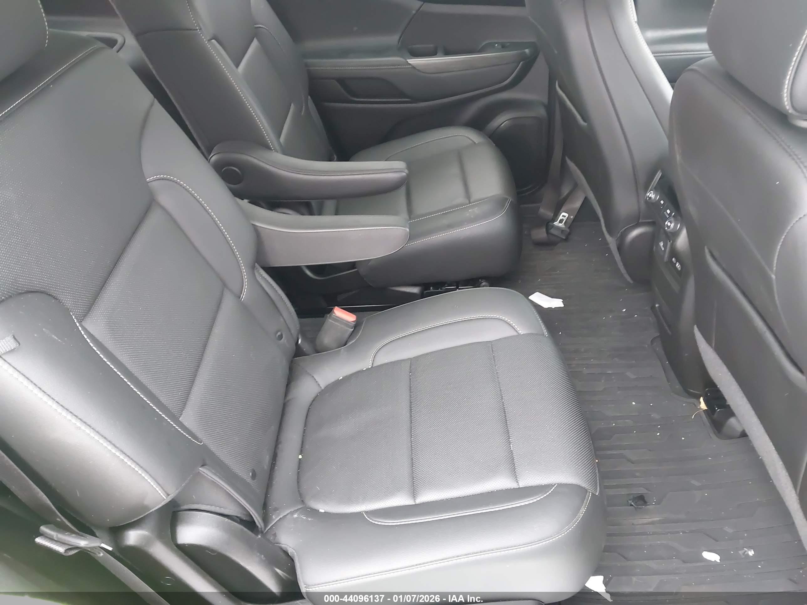 GMC ACADIA image 8