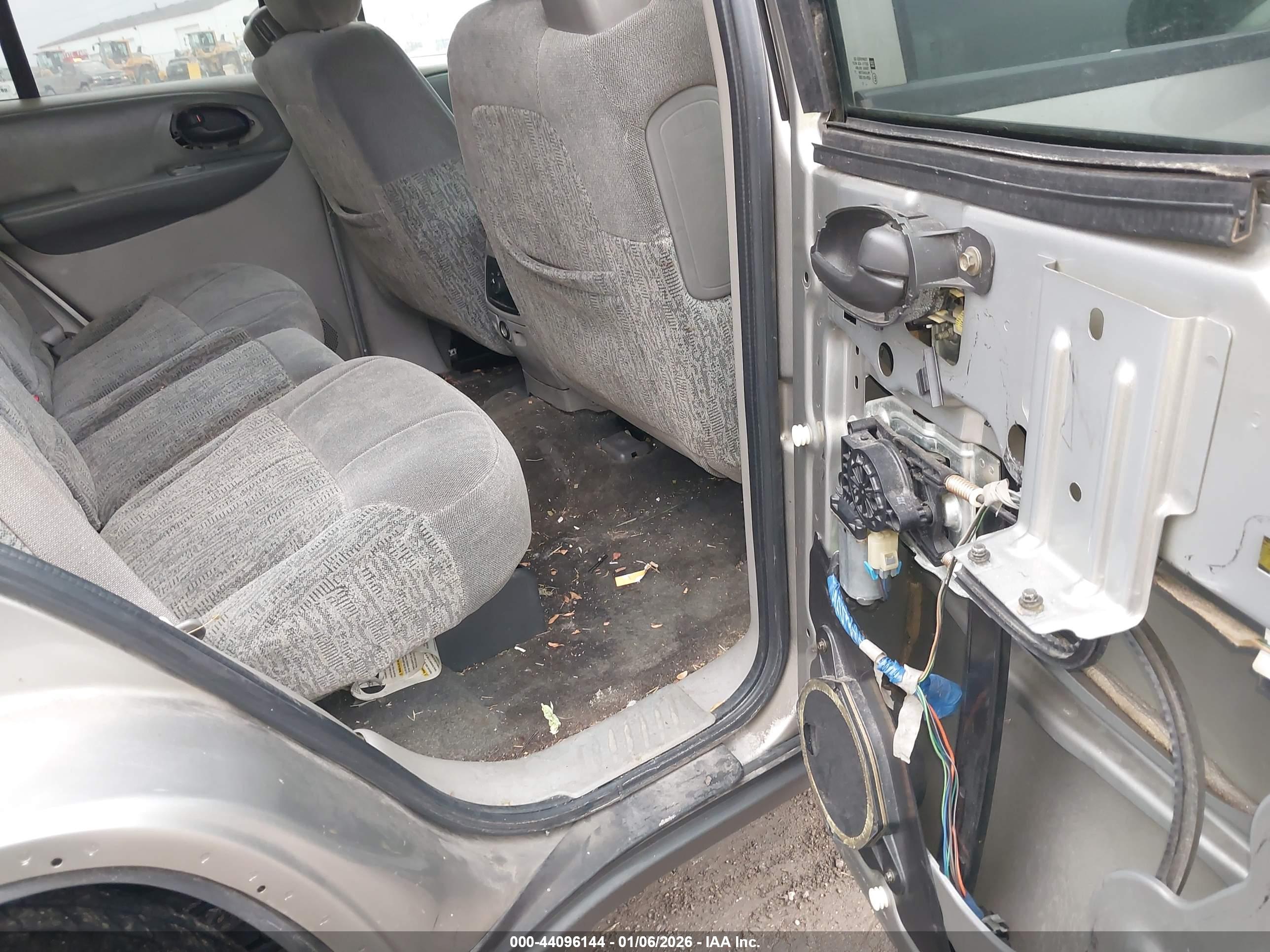 CHEVROLET TRAILBLAZER image 8