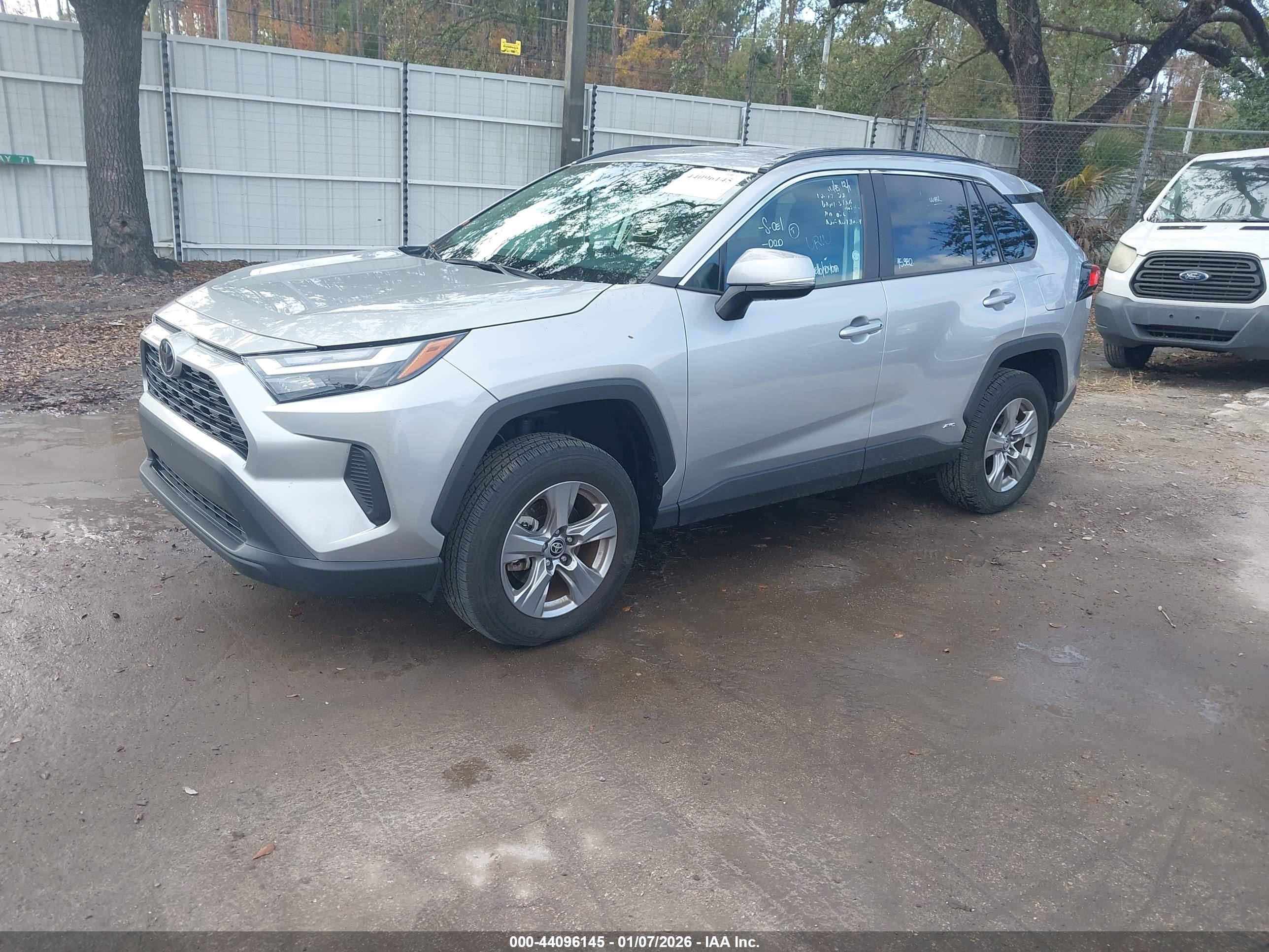 TOYOTA RAV4 image 2