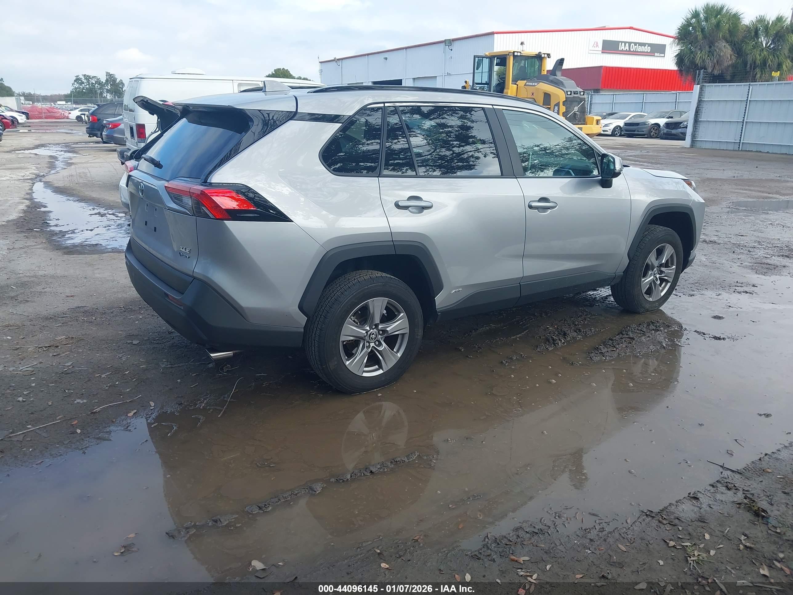 TOYOTA RAV4 image 4