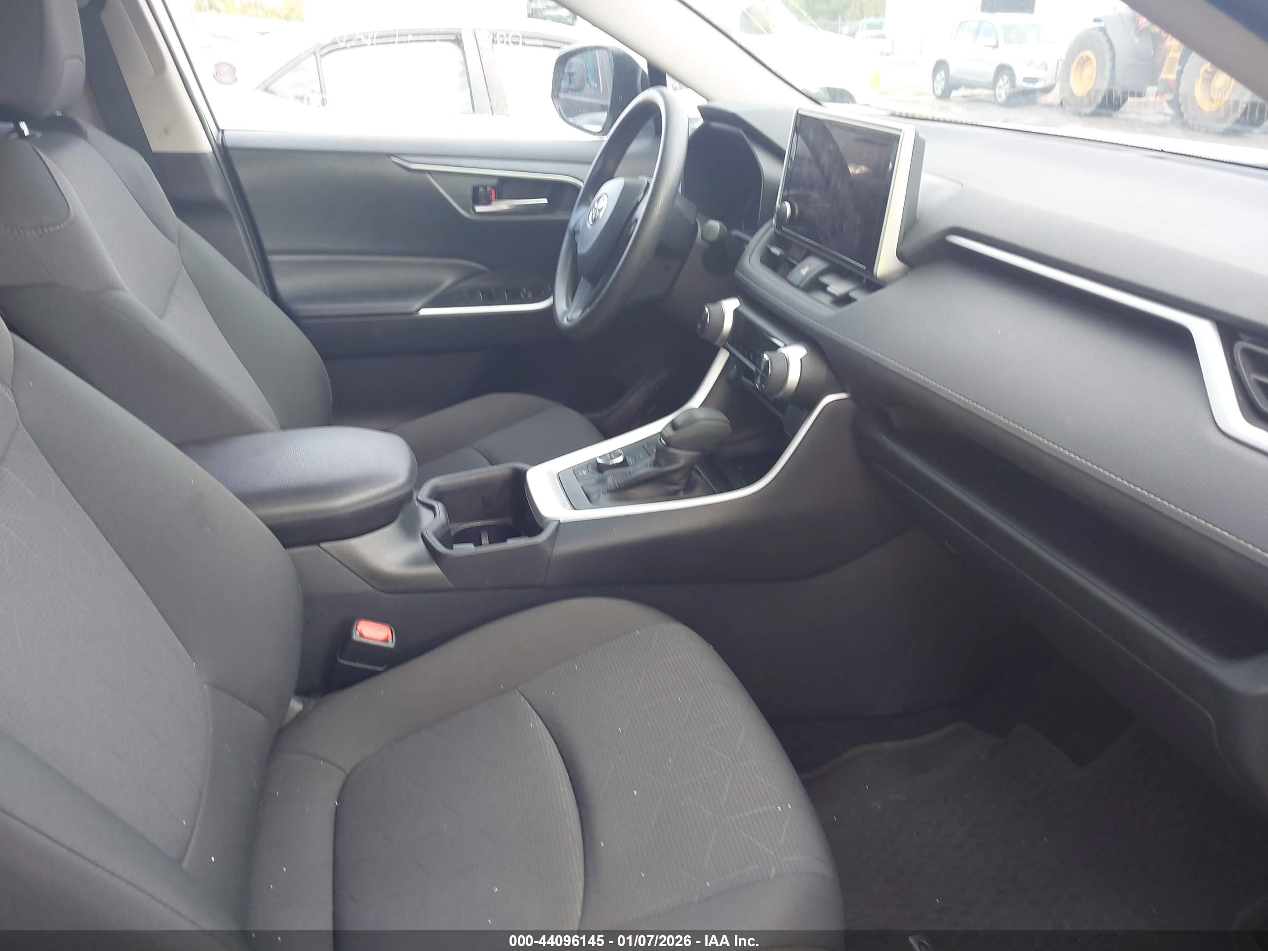 TOYOTA RAV4 image 5
