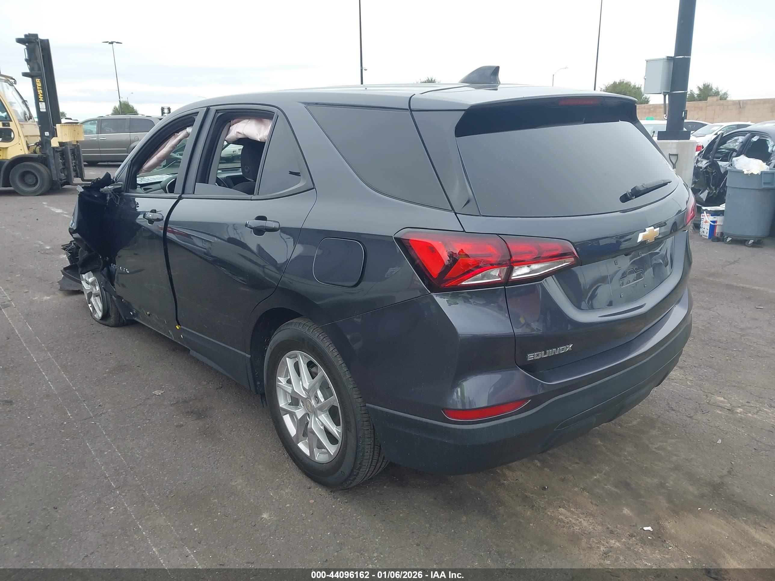 CHEVROLET EQUINOX image 3
