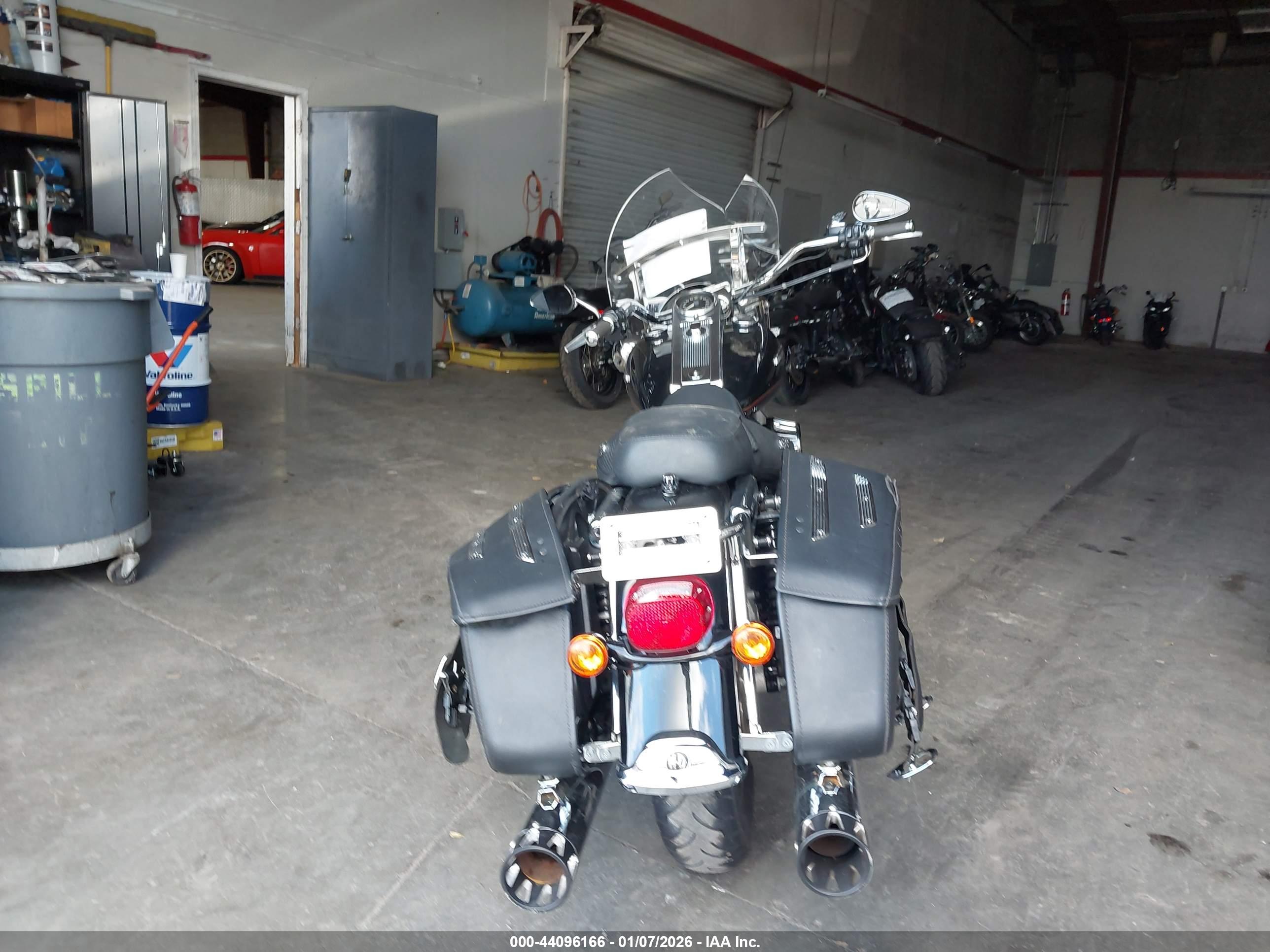 HARLEY-DAVIDSON FLHRCI image 6