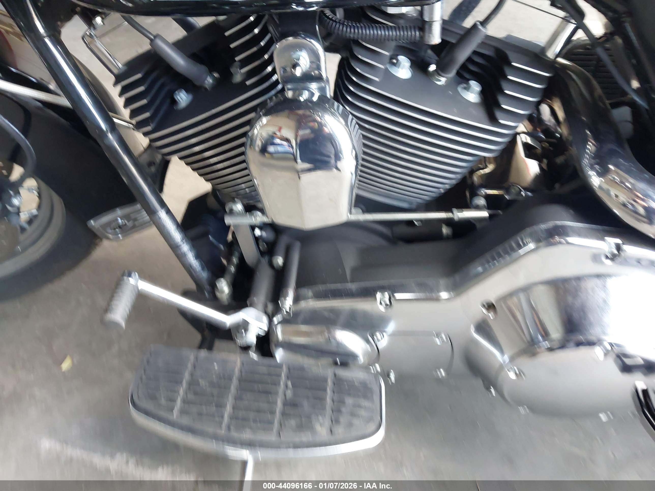 HARLEY-DAVIDSON FLHRCI image 9