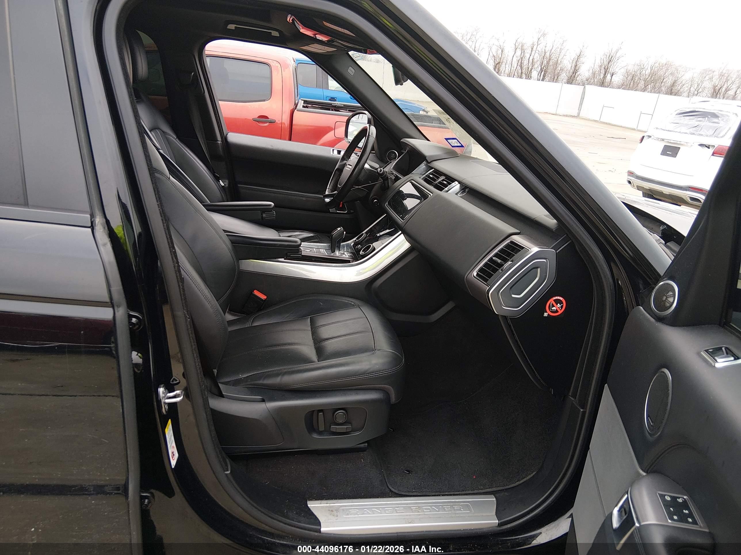 LAND ROVER image 5