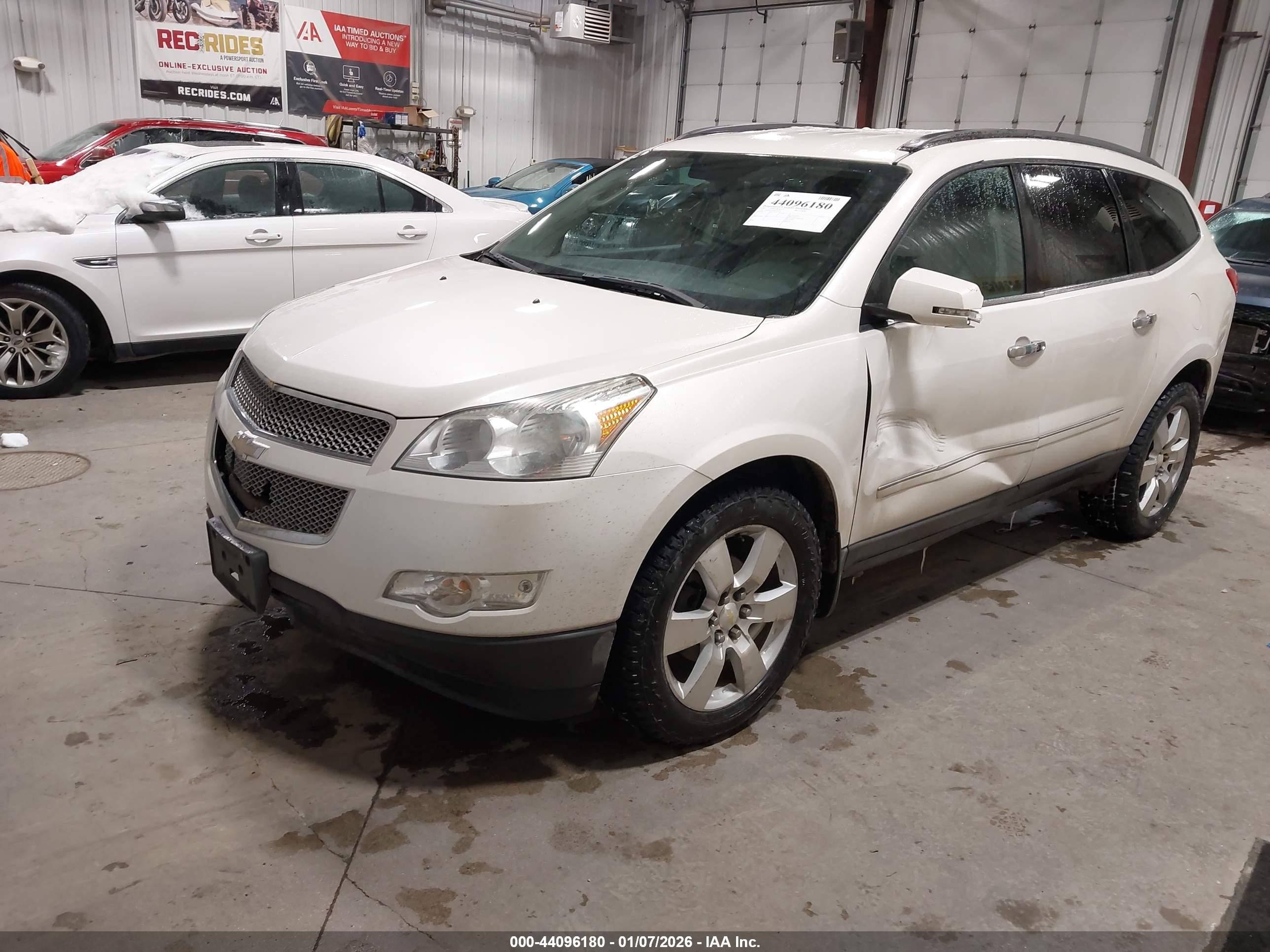 CHEVROLET TRAVERSE image 2