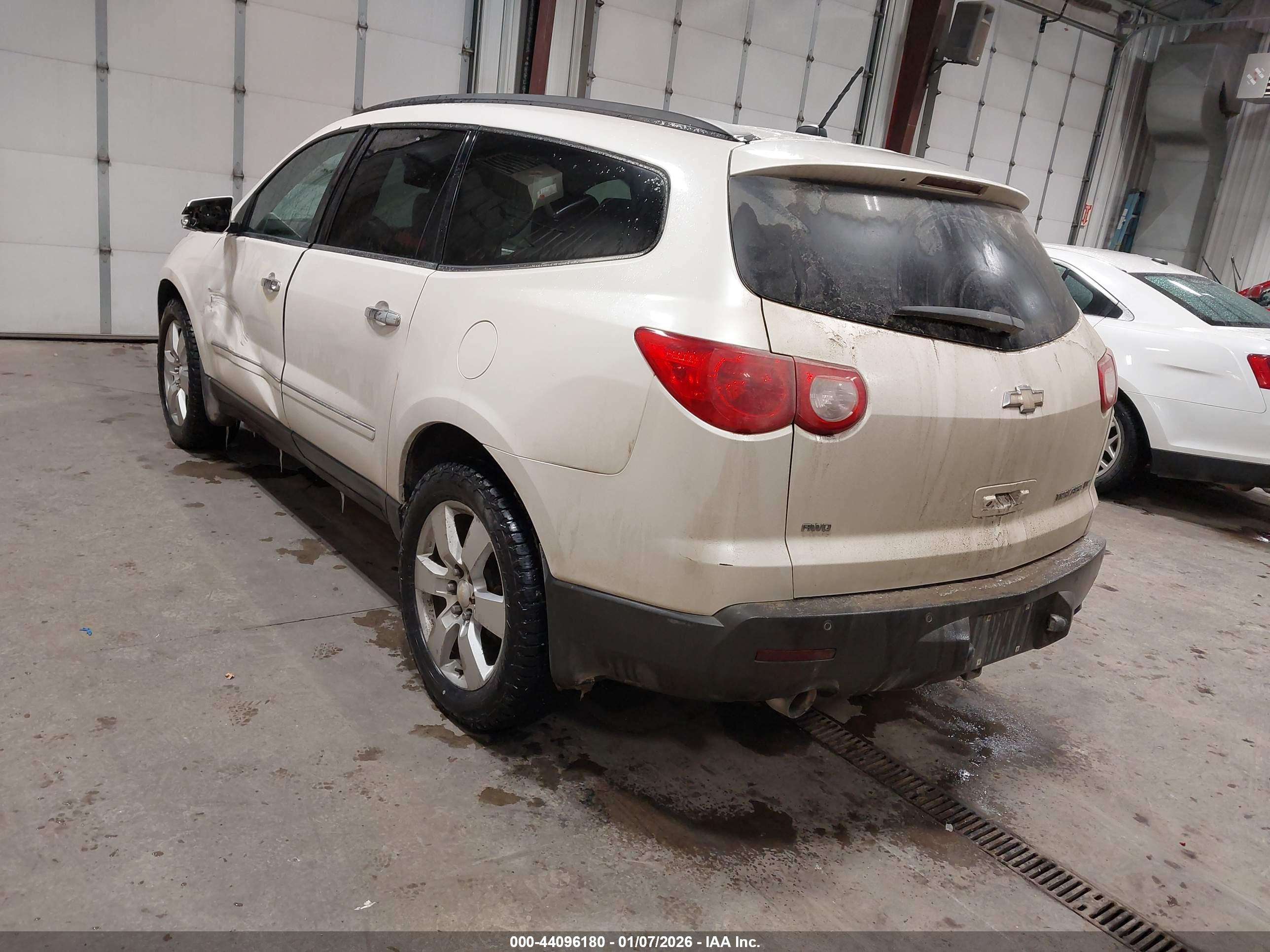 CHEVROLET TRAVERSE image 3