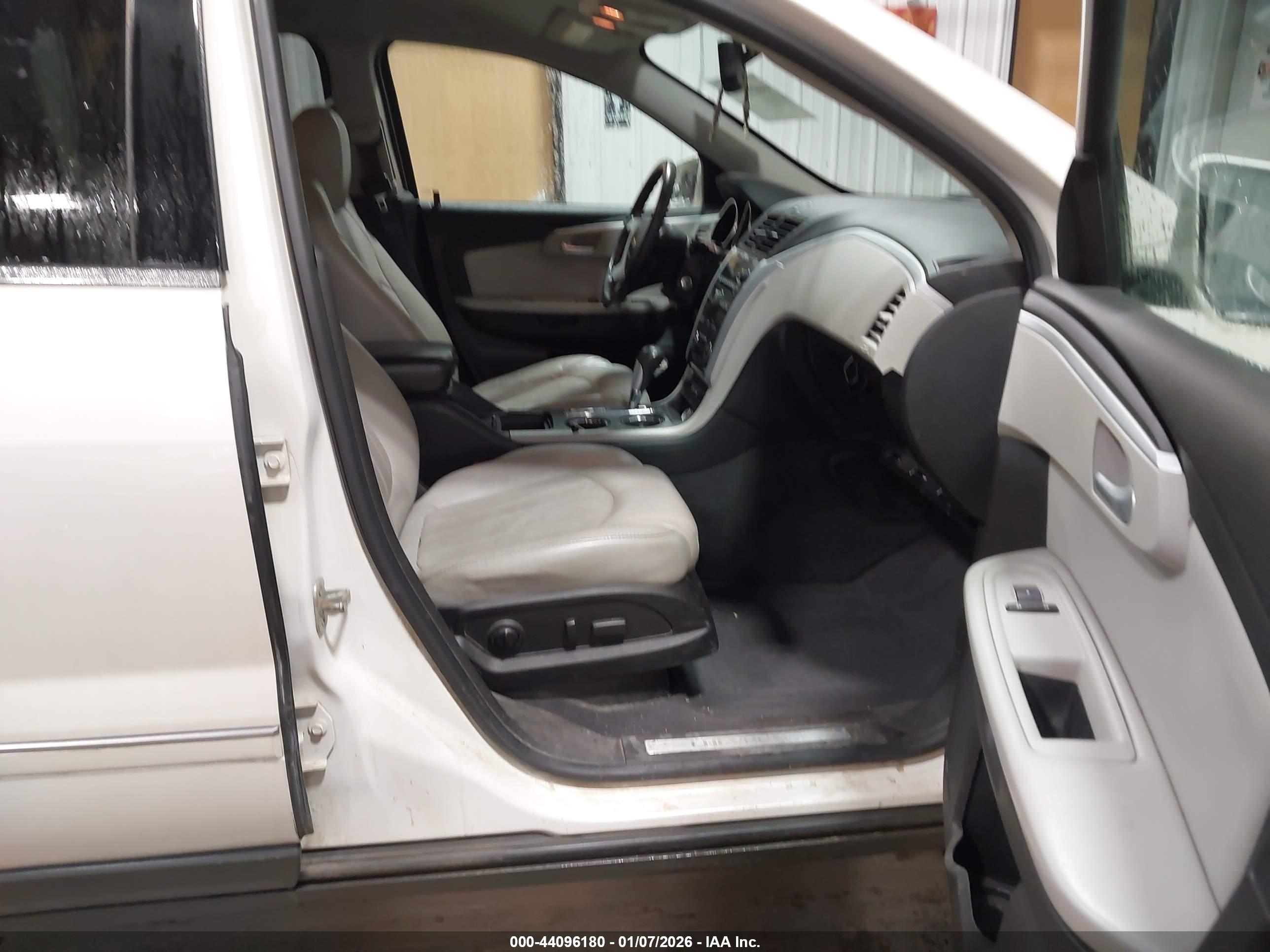 CHEVROLET TRAVERSE image 5
