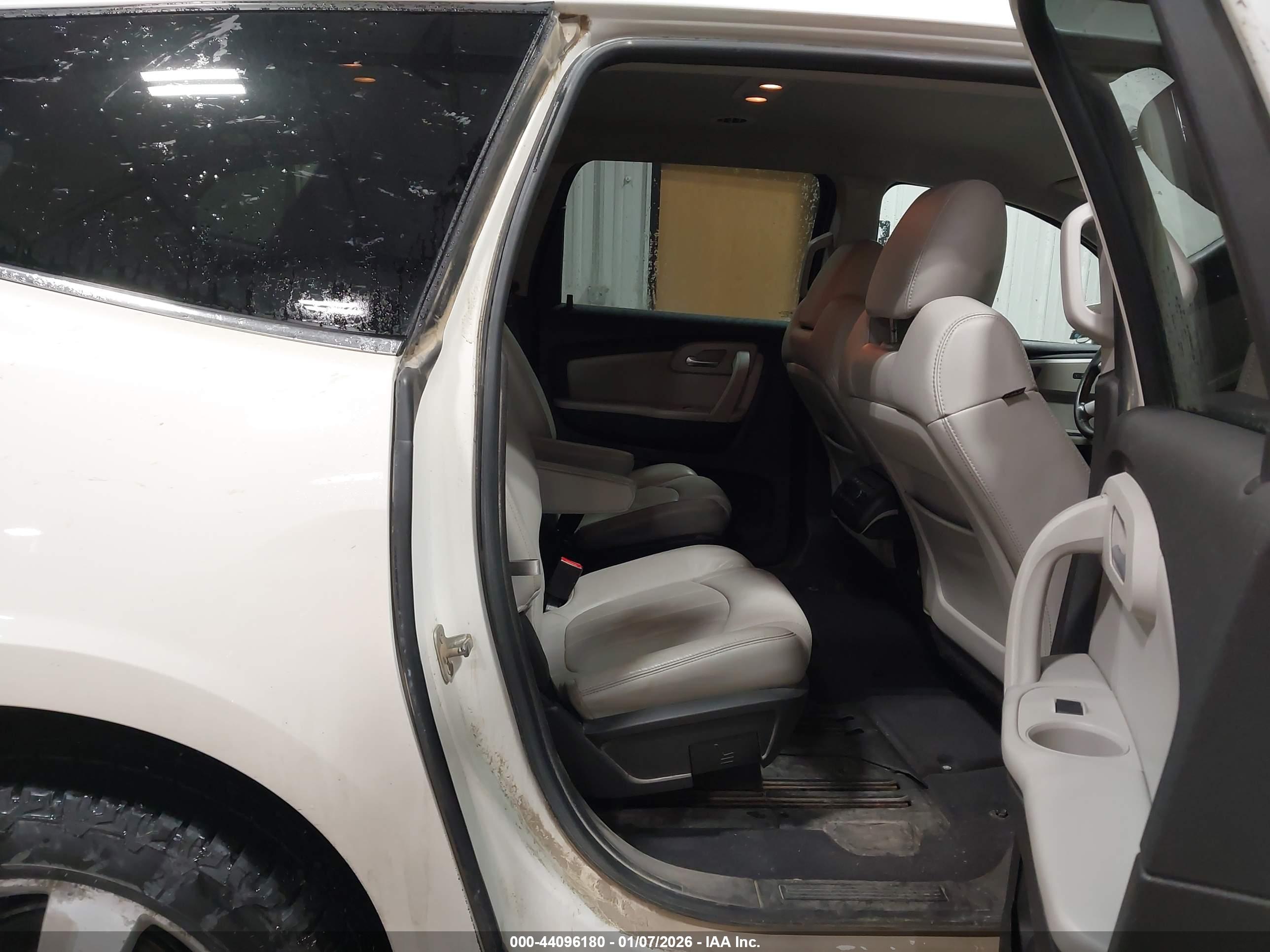 CHEVROLET TRAVERSE image 8
