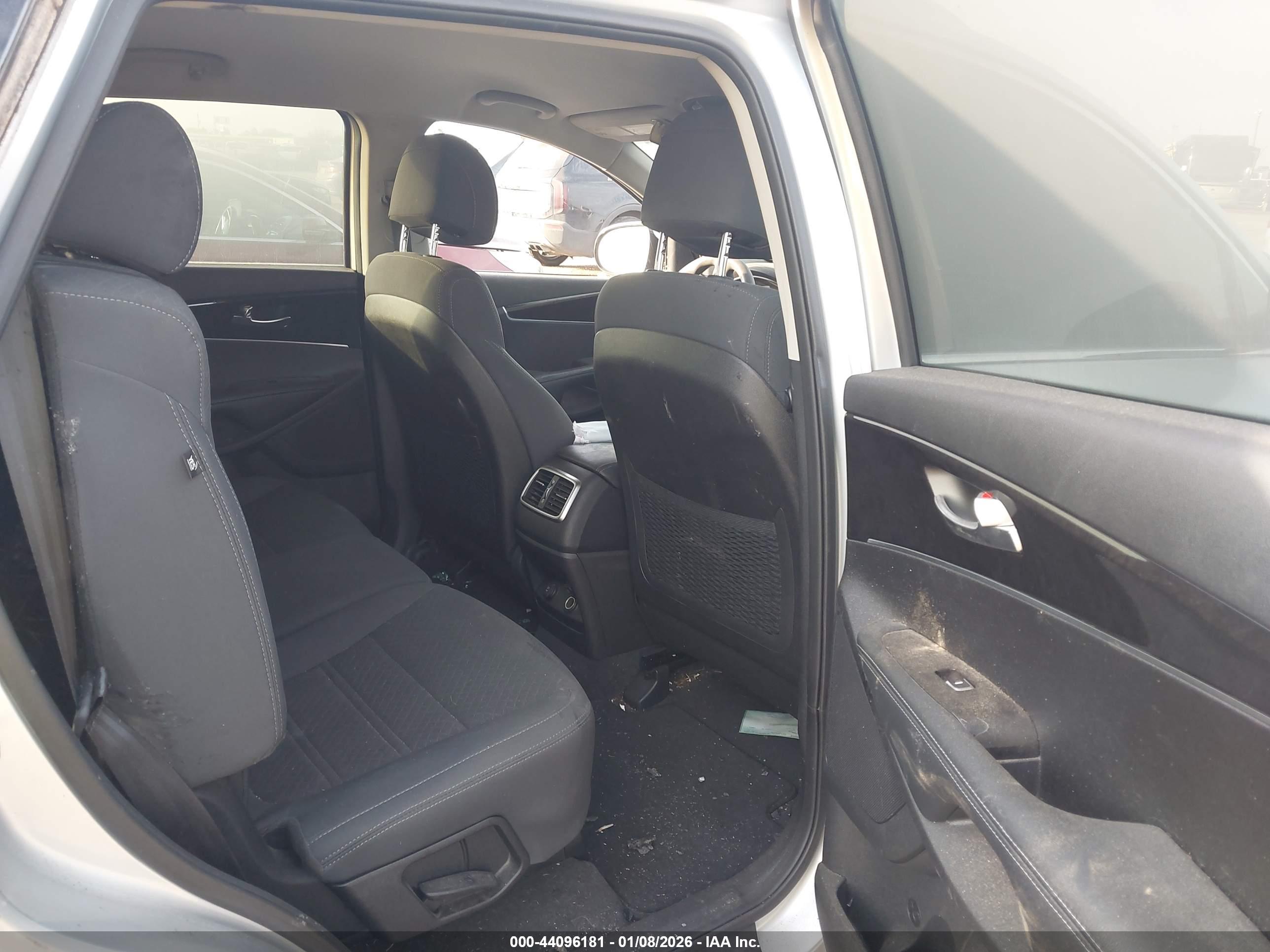 KIA SORENTO image 8