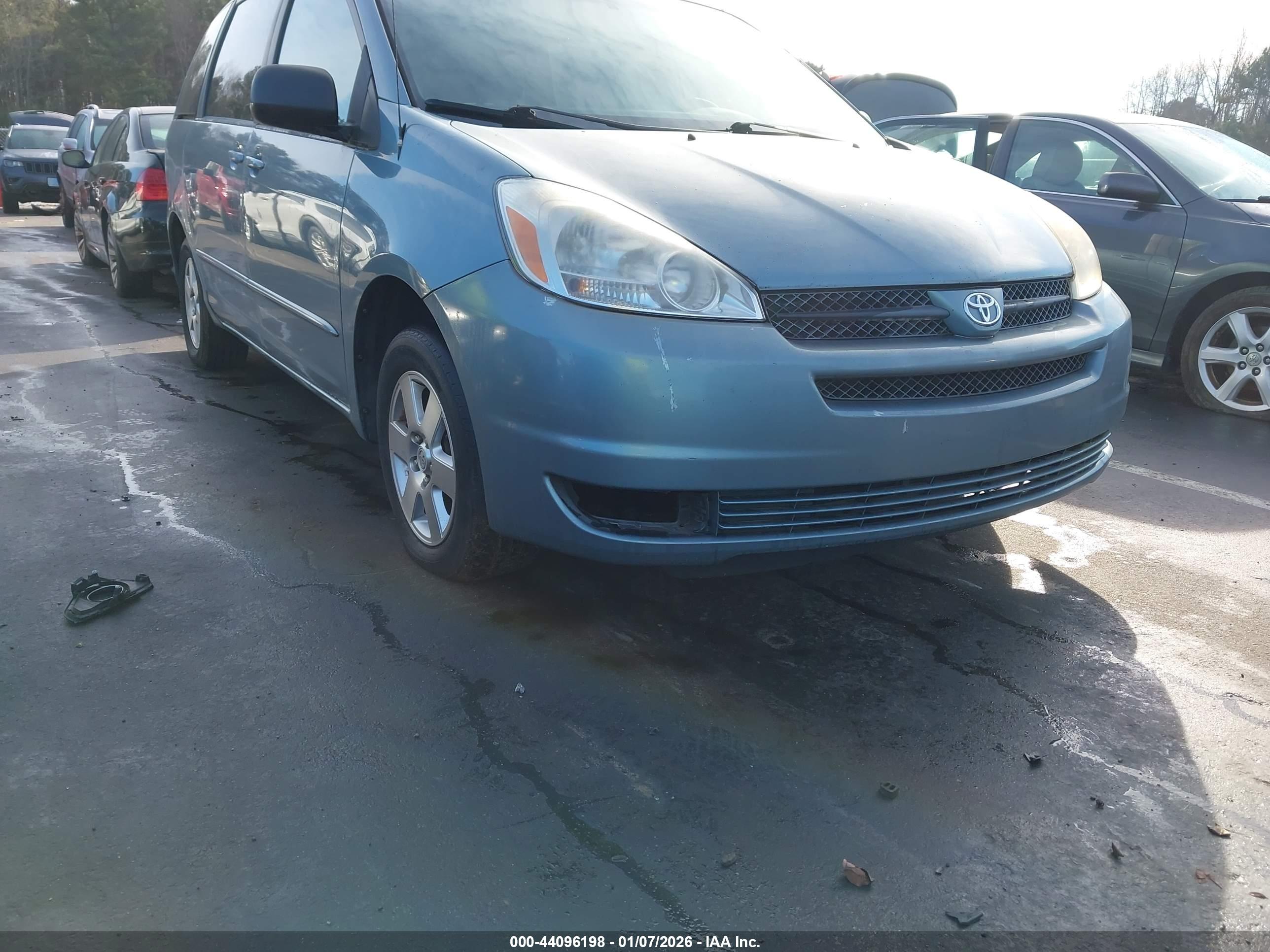 TOYOTA SIENNA image 6