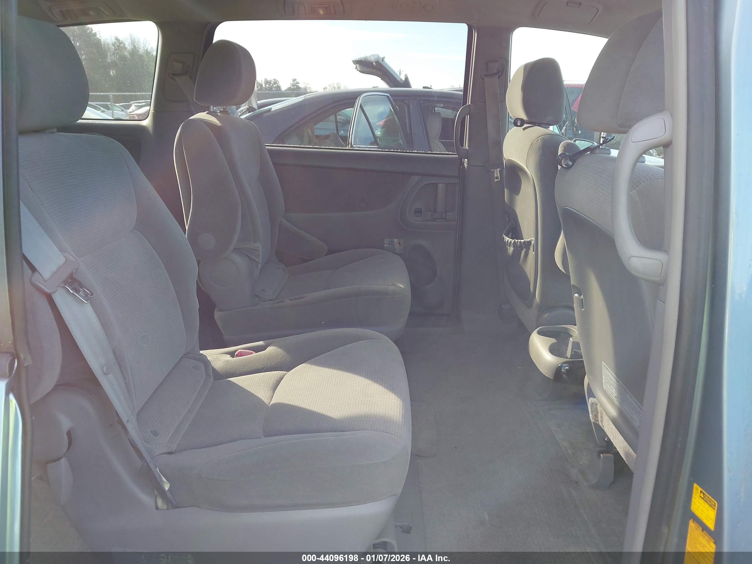 TOYOTA SIENNA image 8