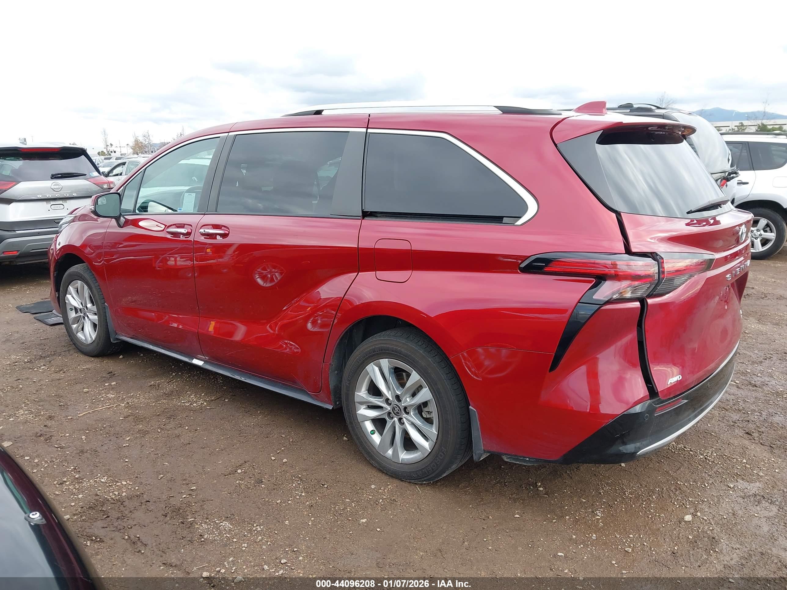 TOYOTA SIENNA image 3