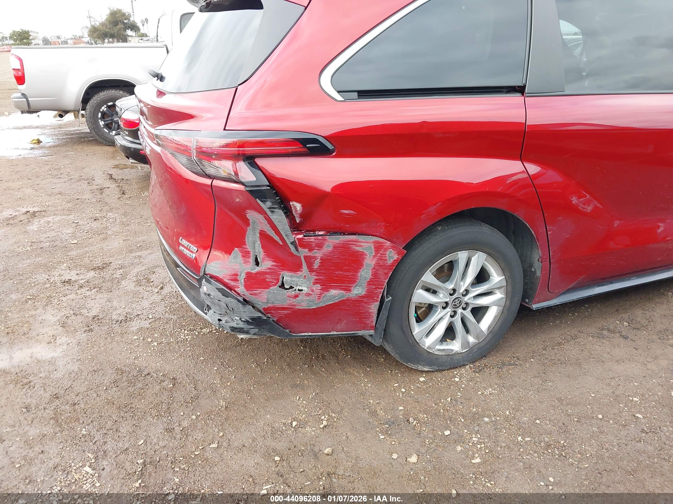 TOYOTA SIENNA image 6