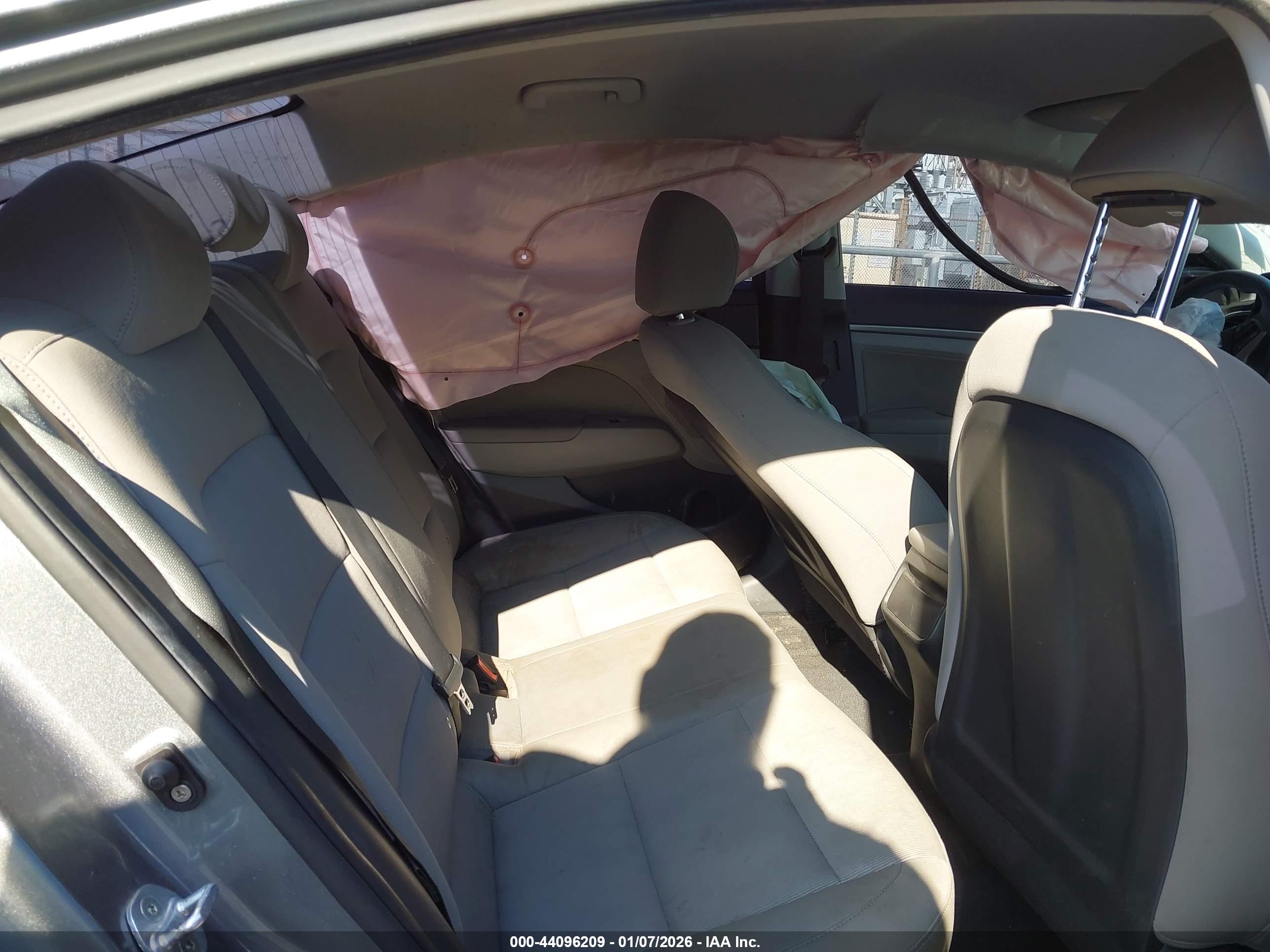 HYUNDAI ELANTRA image 8