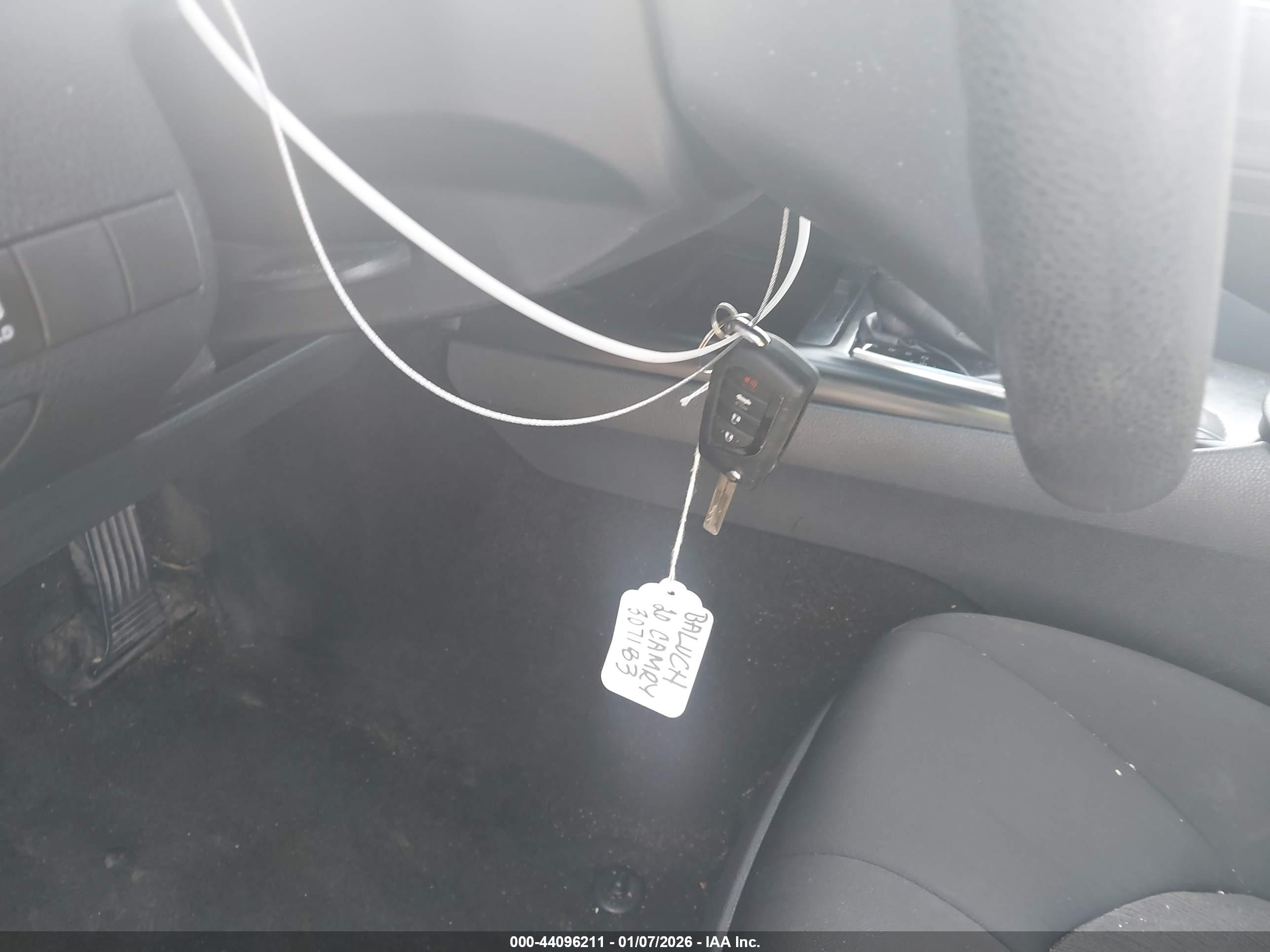 TOYOTA CAMRY image 11
