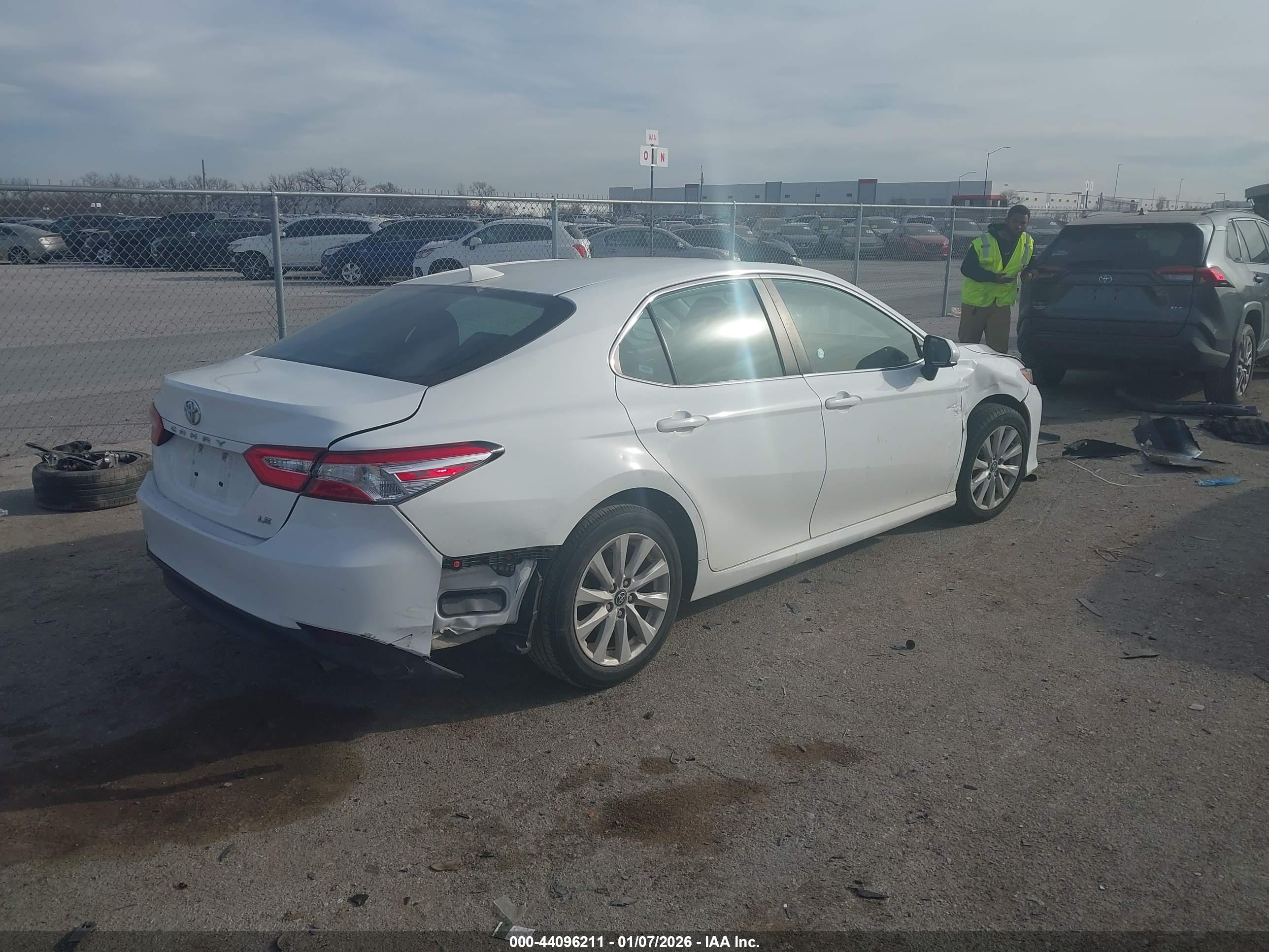 TOYOTA CAMRY image 4