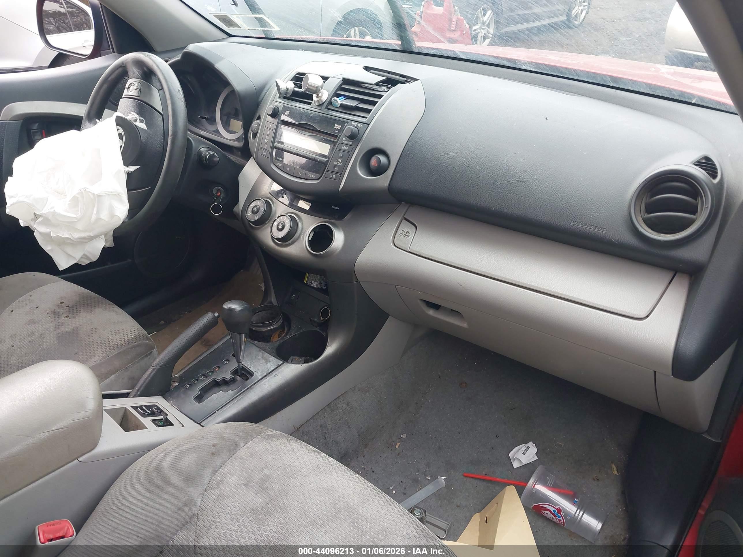 TOYOTA RAV4 image 5