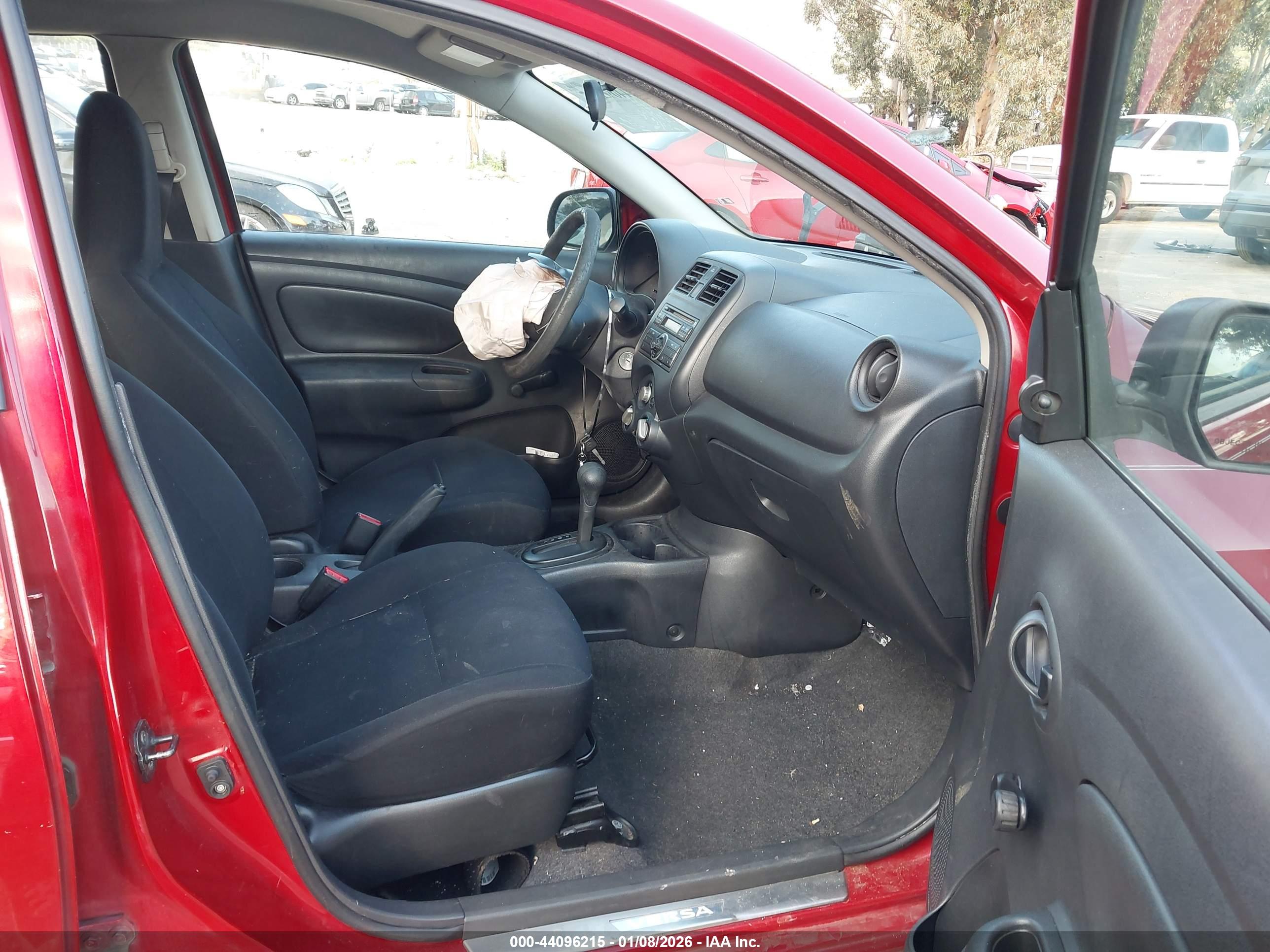 NISSAN VERSA image 5