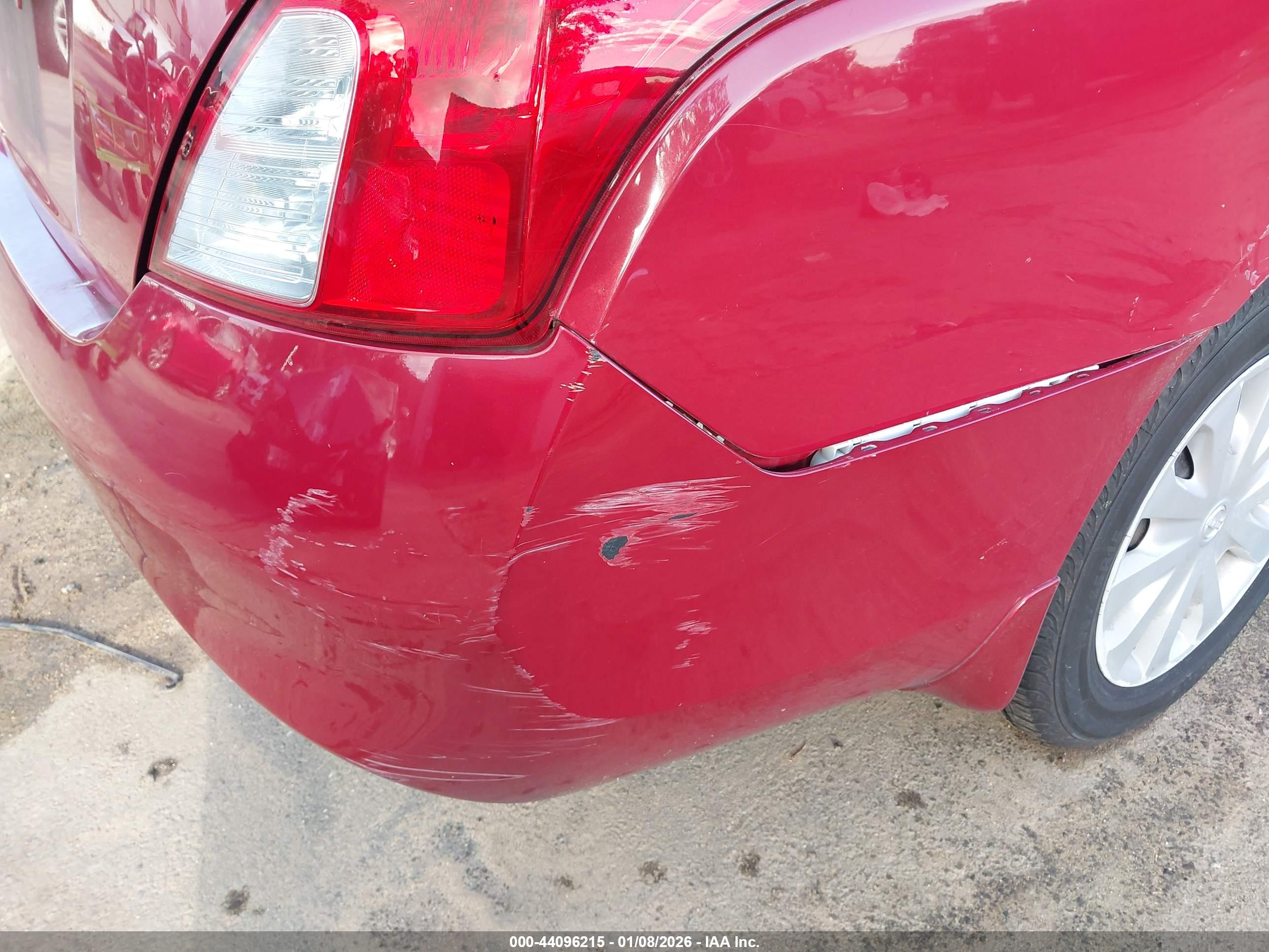 NISSAN VERSA image 6
