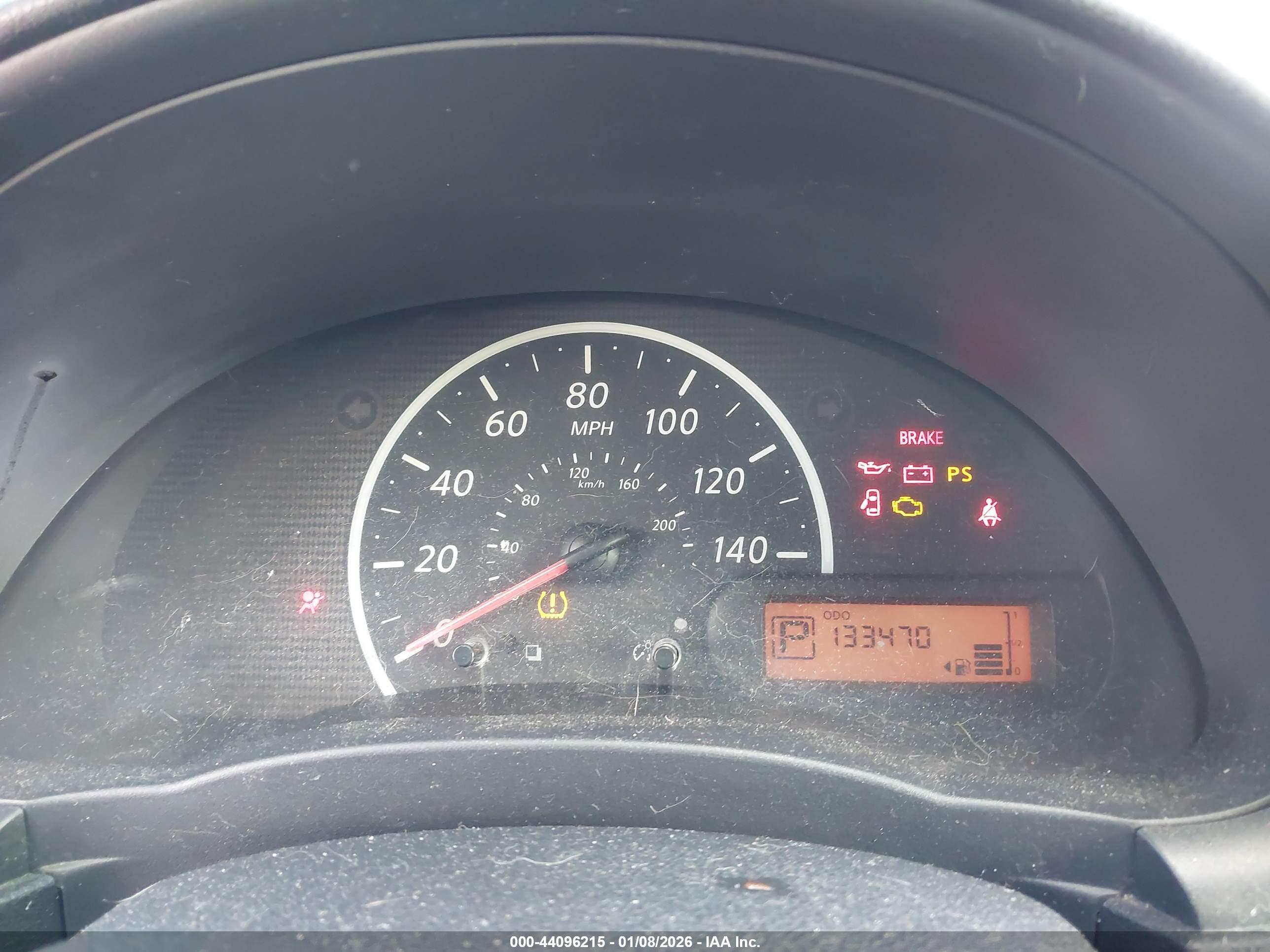 NISSAN VERSA image 7