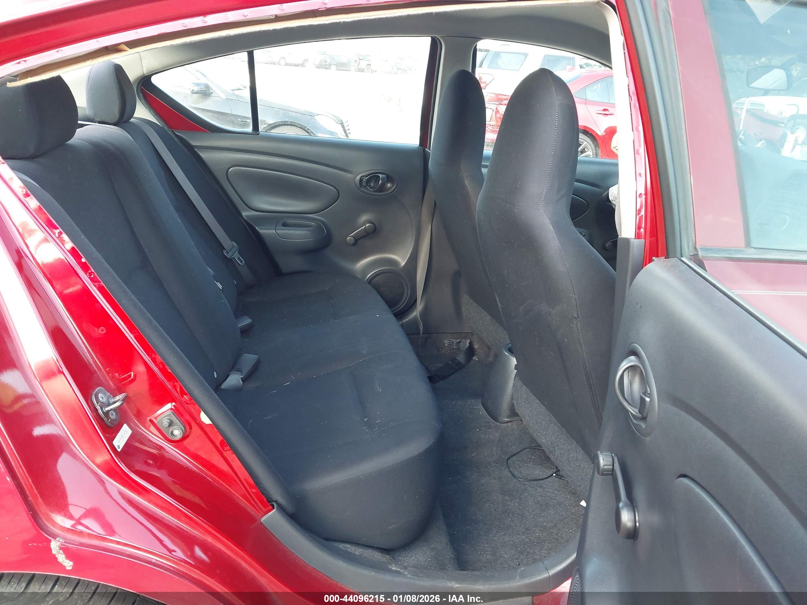 NISSAN VERSA image 8