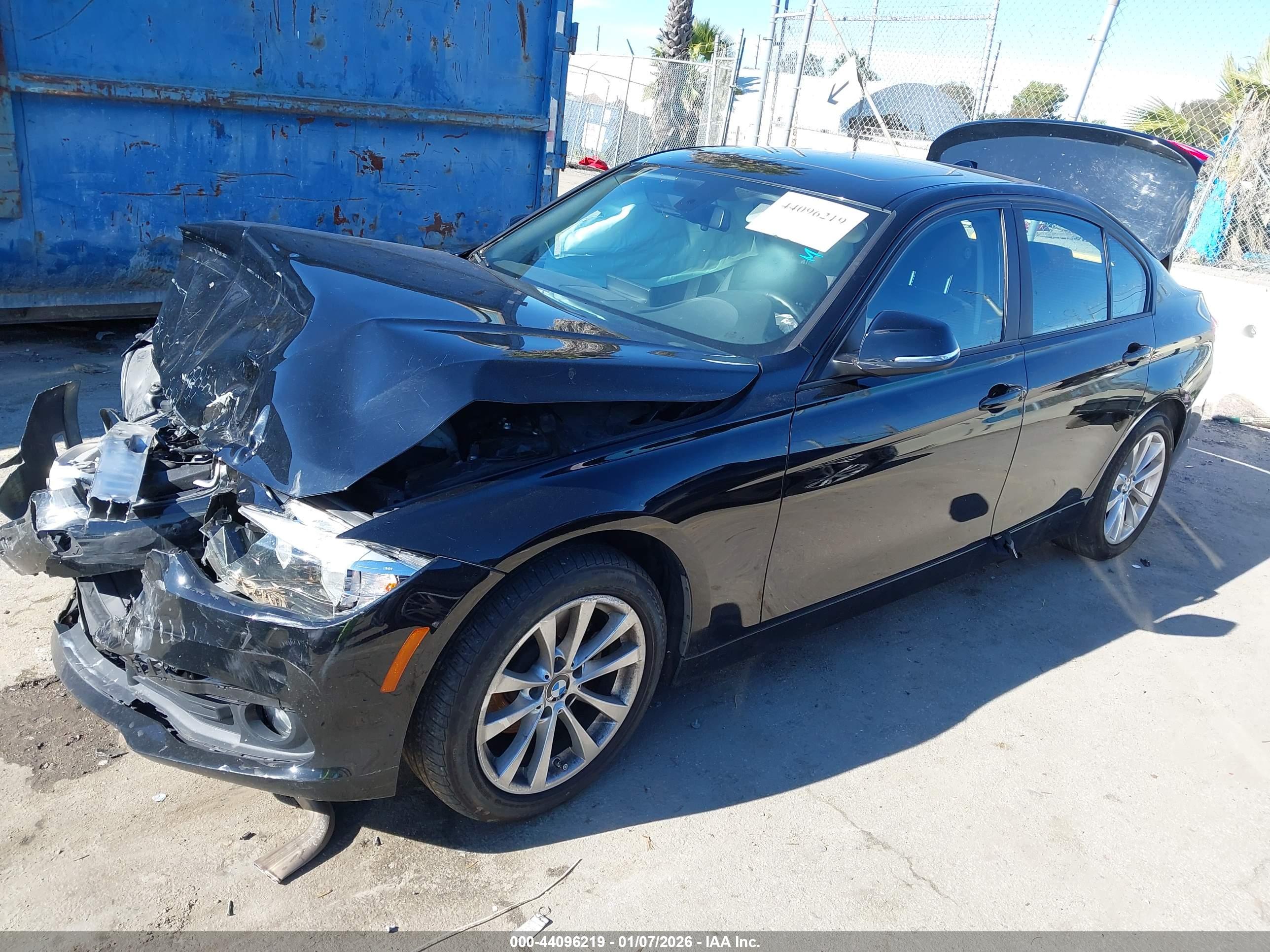 BMW 320I image 2