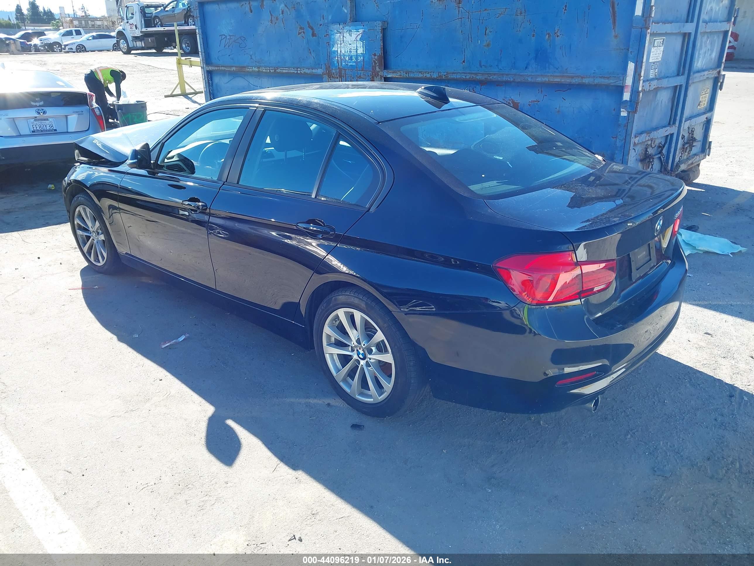 BMW 320I image 3
