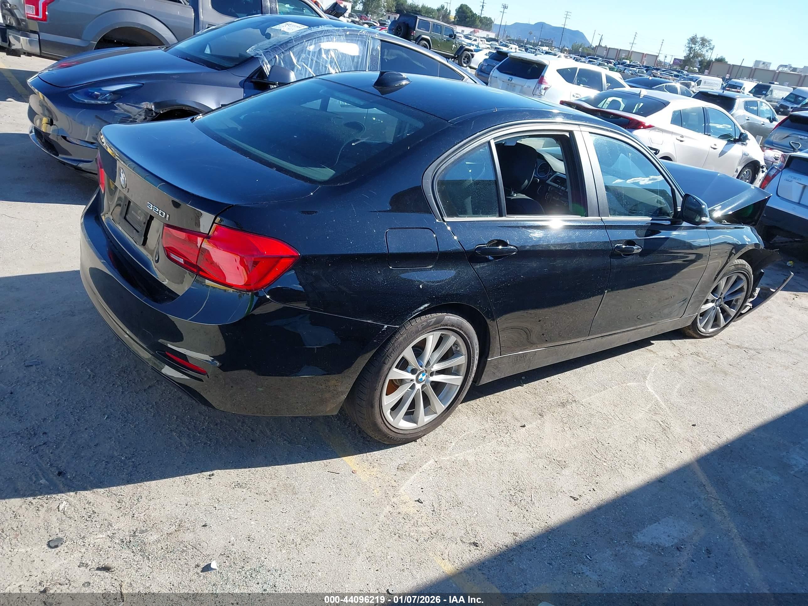 BMW 320I image 4