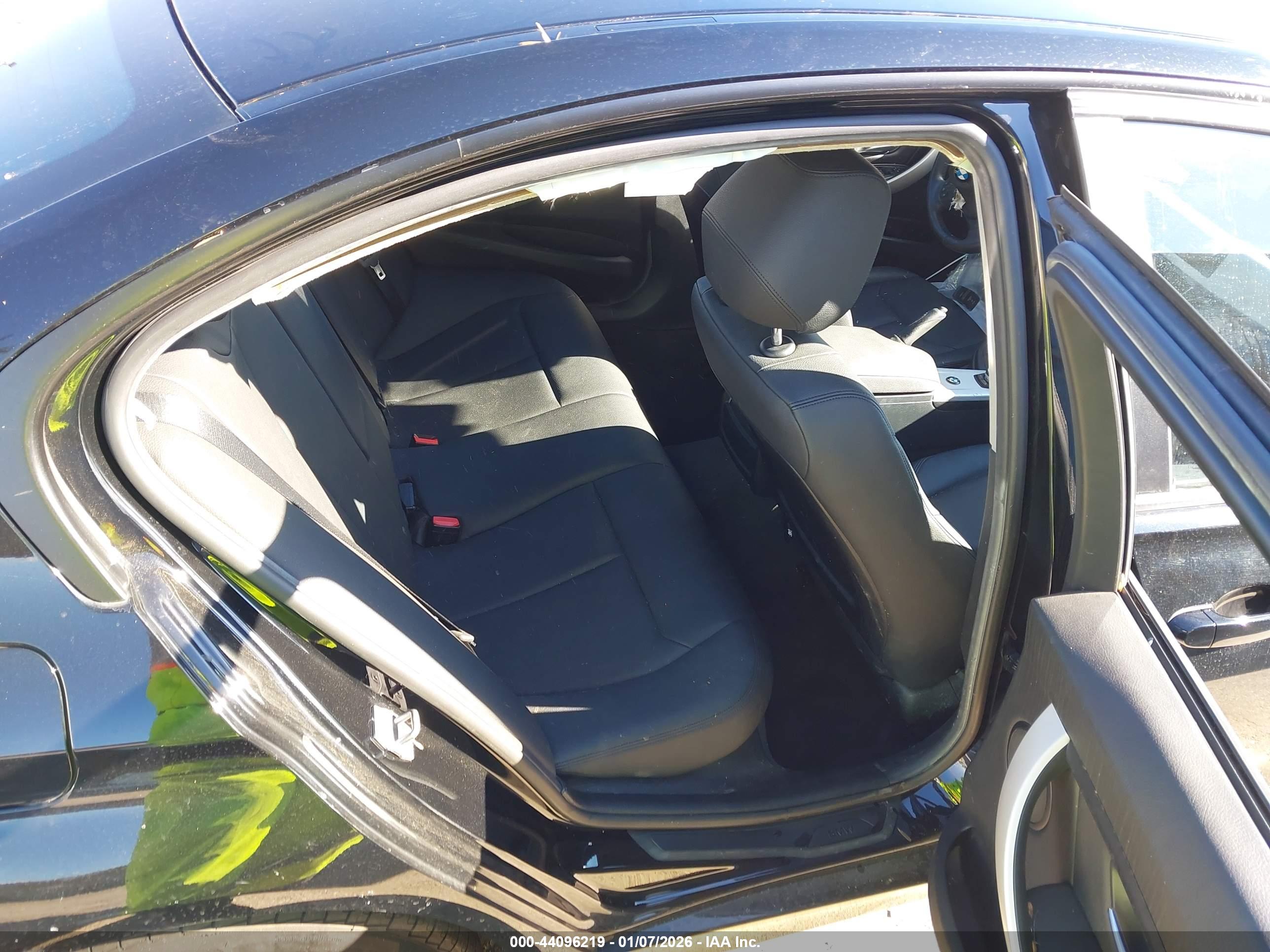 BMW 320I image 8