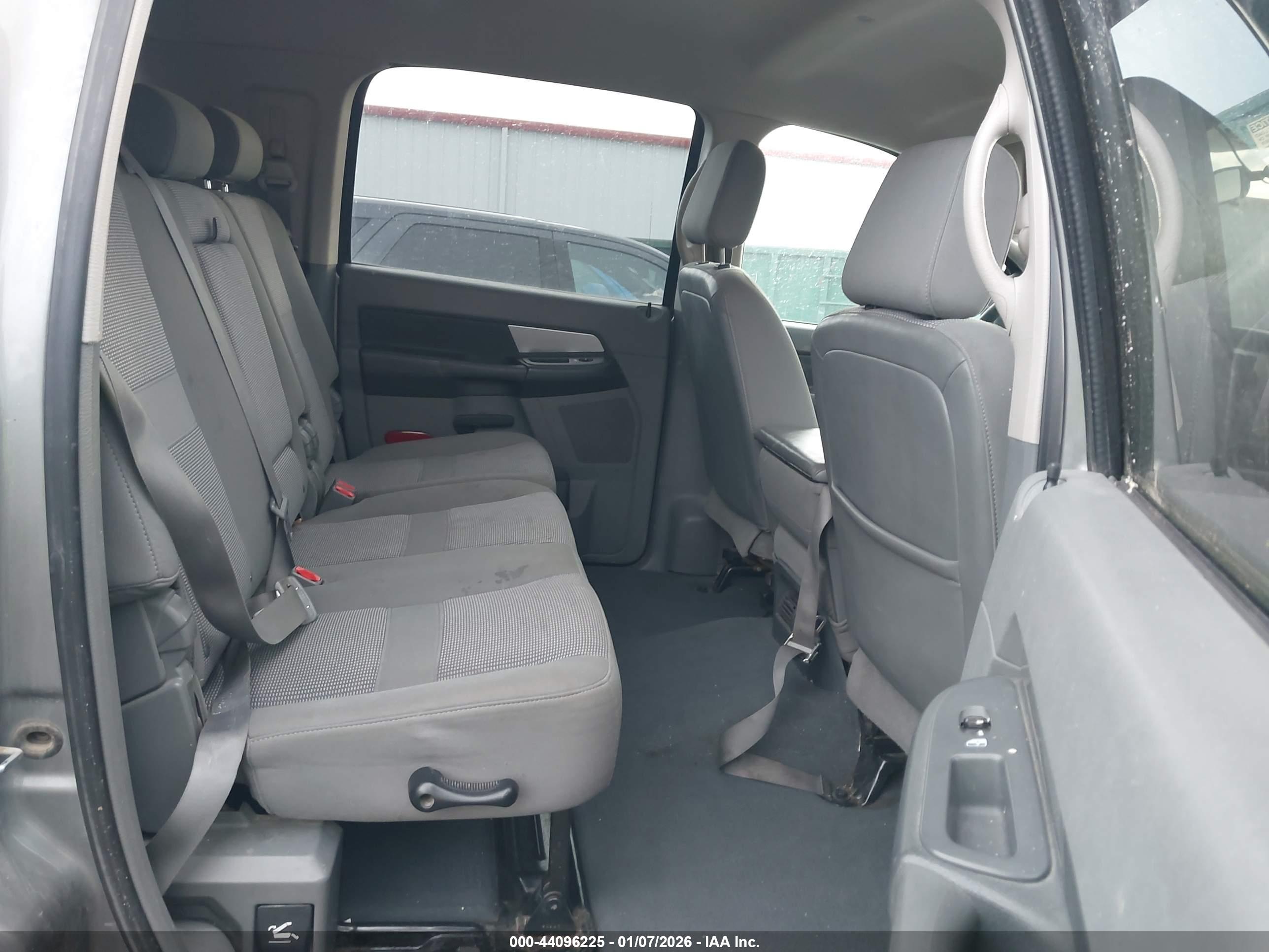 DODGE RAM image 8