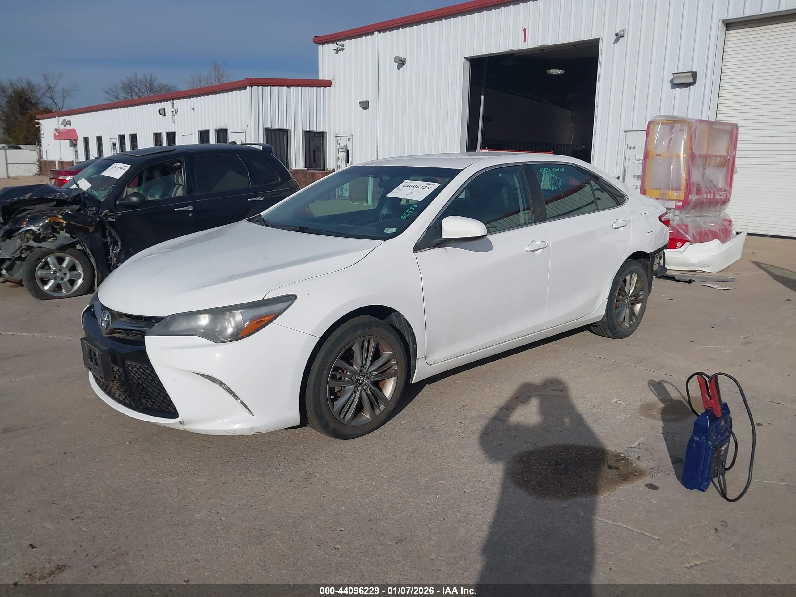 TOYOTA CAMRY image 2