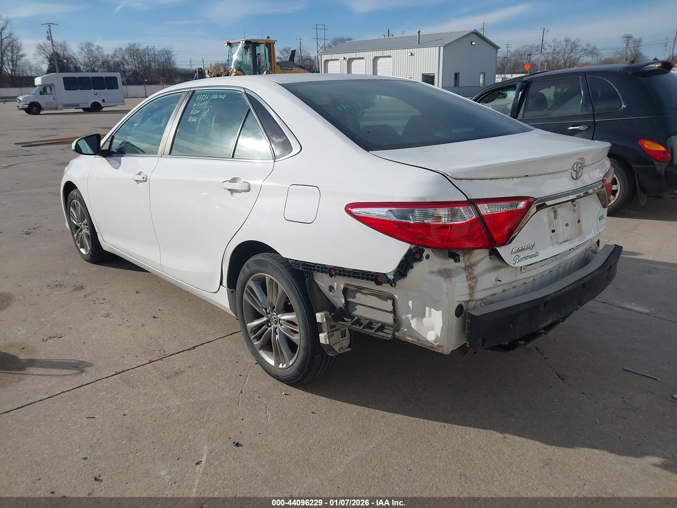 TOYOTA CAMRY image 3