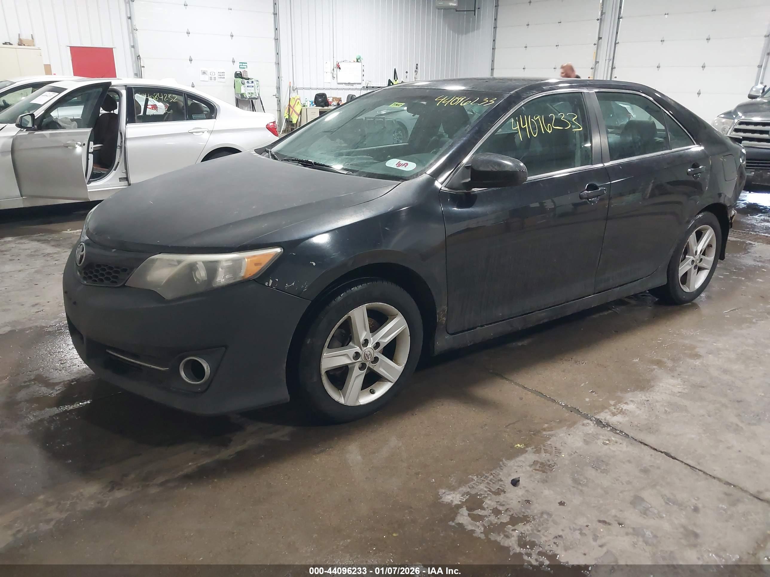 TOYOTA CAMRY image 2