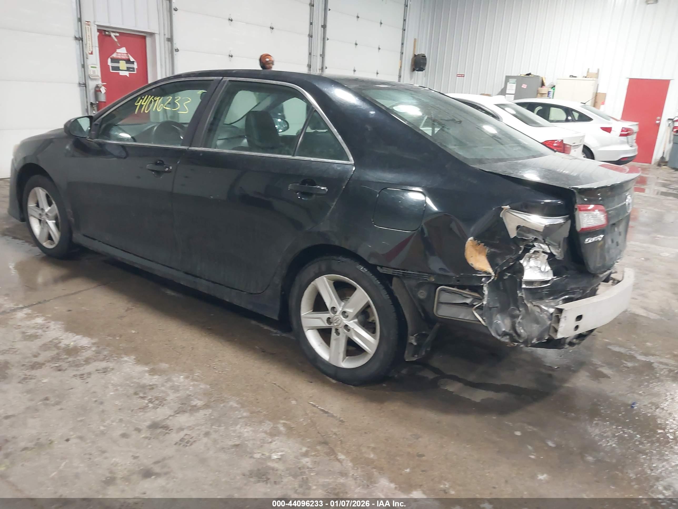 TOYOTA CAMRY image 3