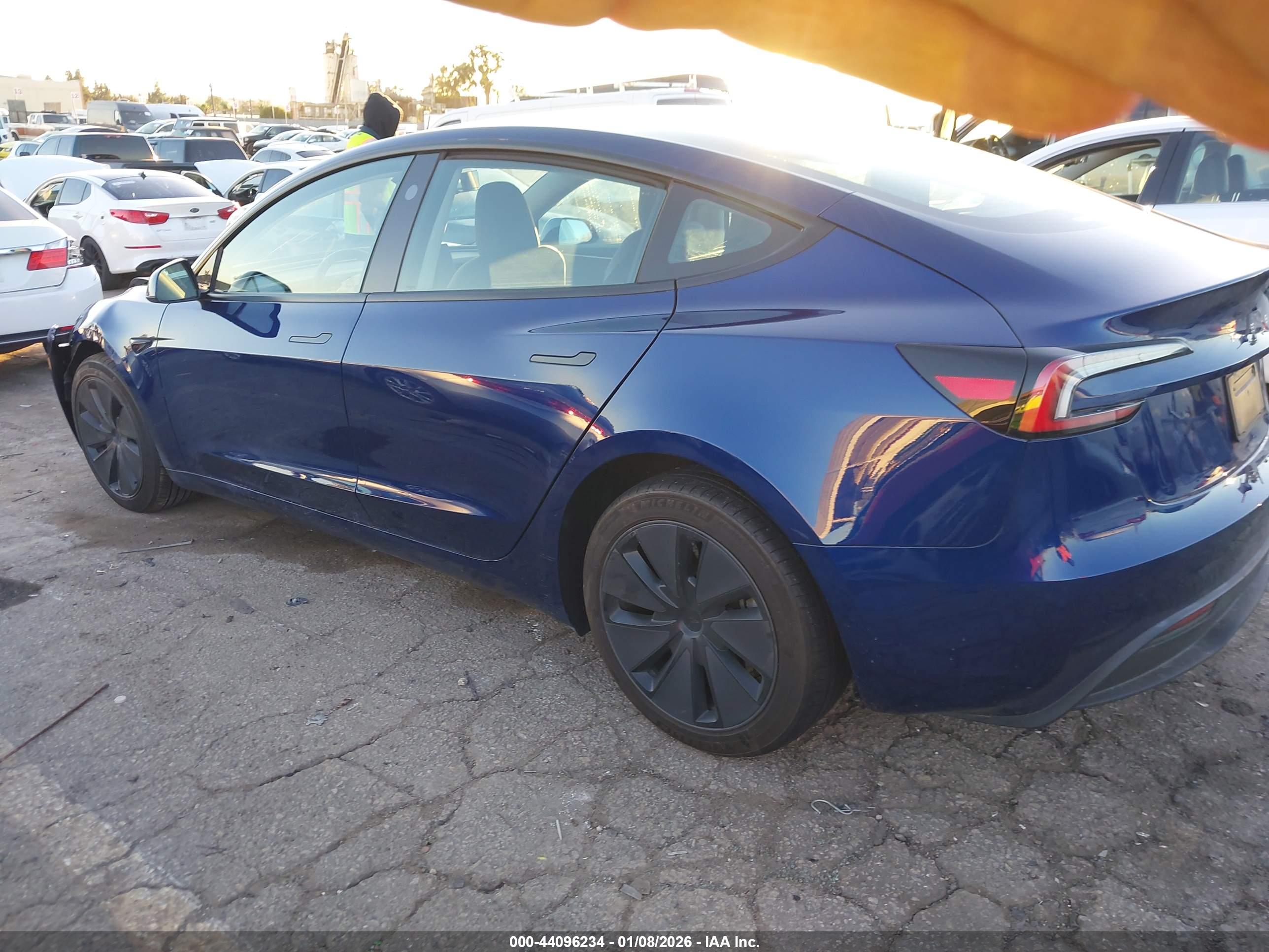 TESLA MODEL image 3
