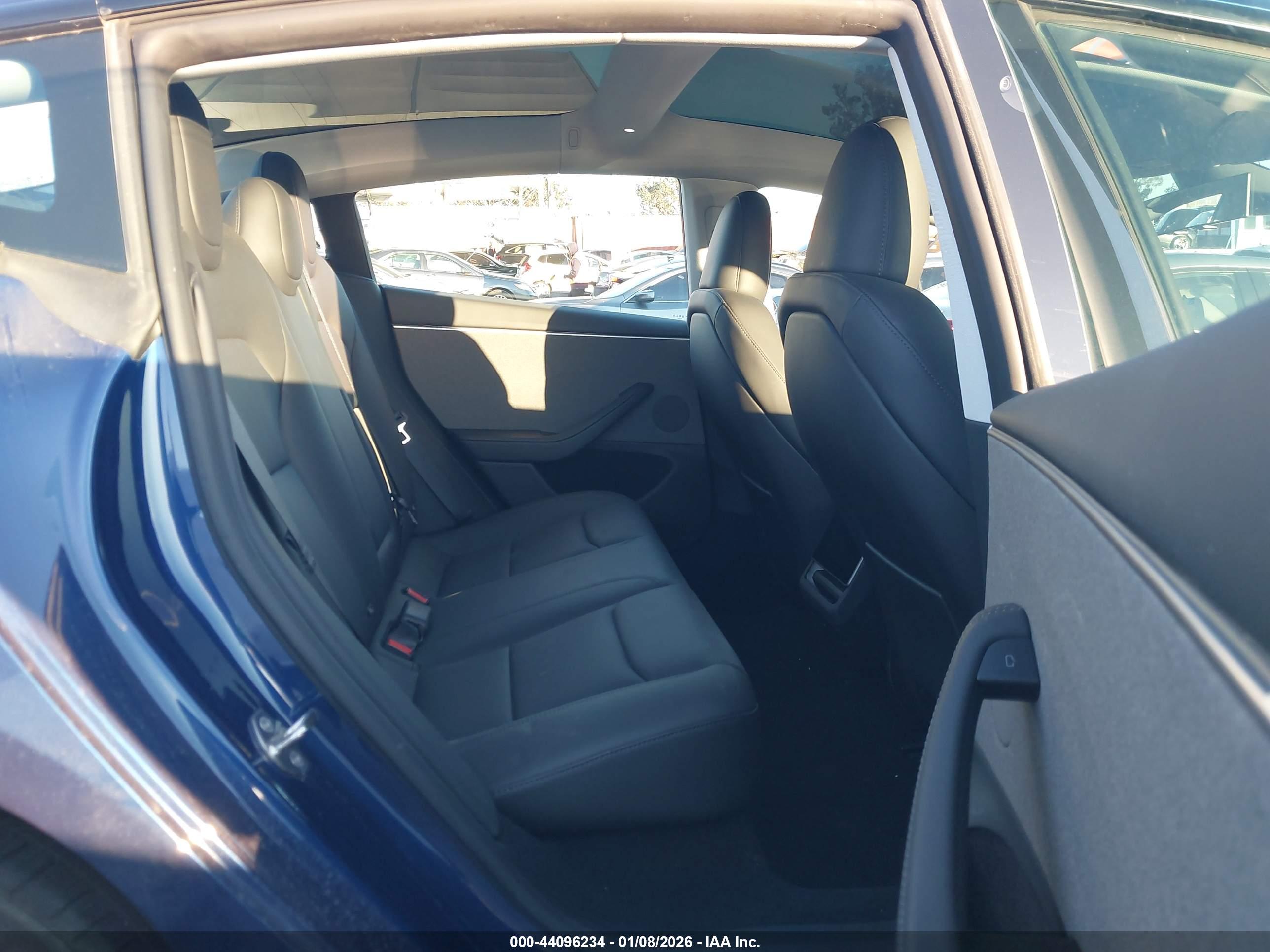 TESLA MODEL image 8