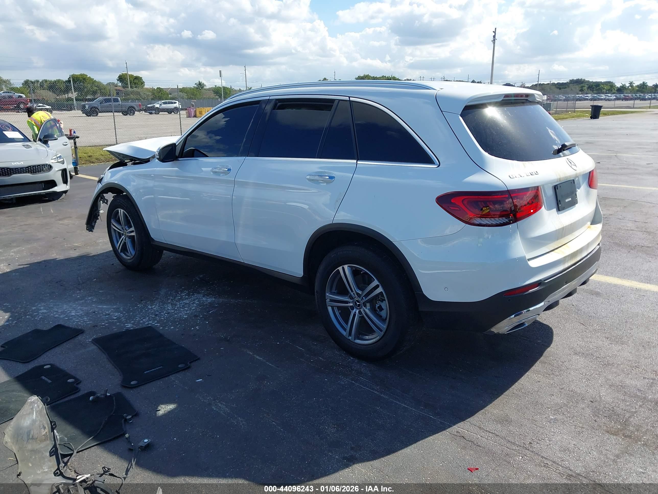 MERCEDES-BENZ GLC image 3