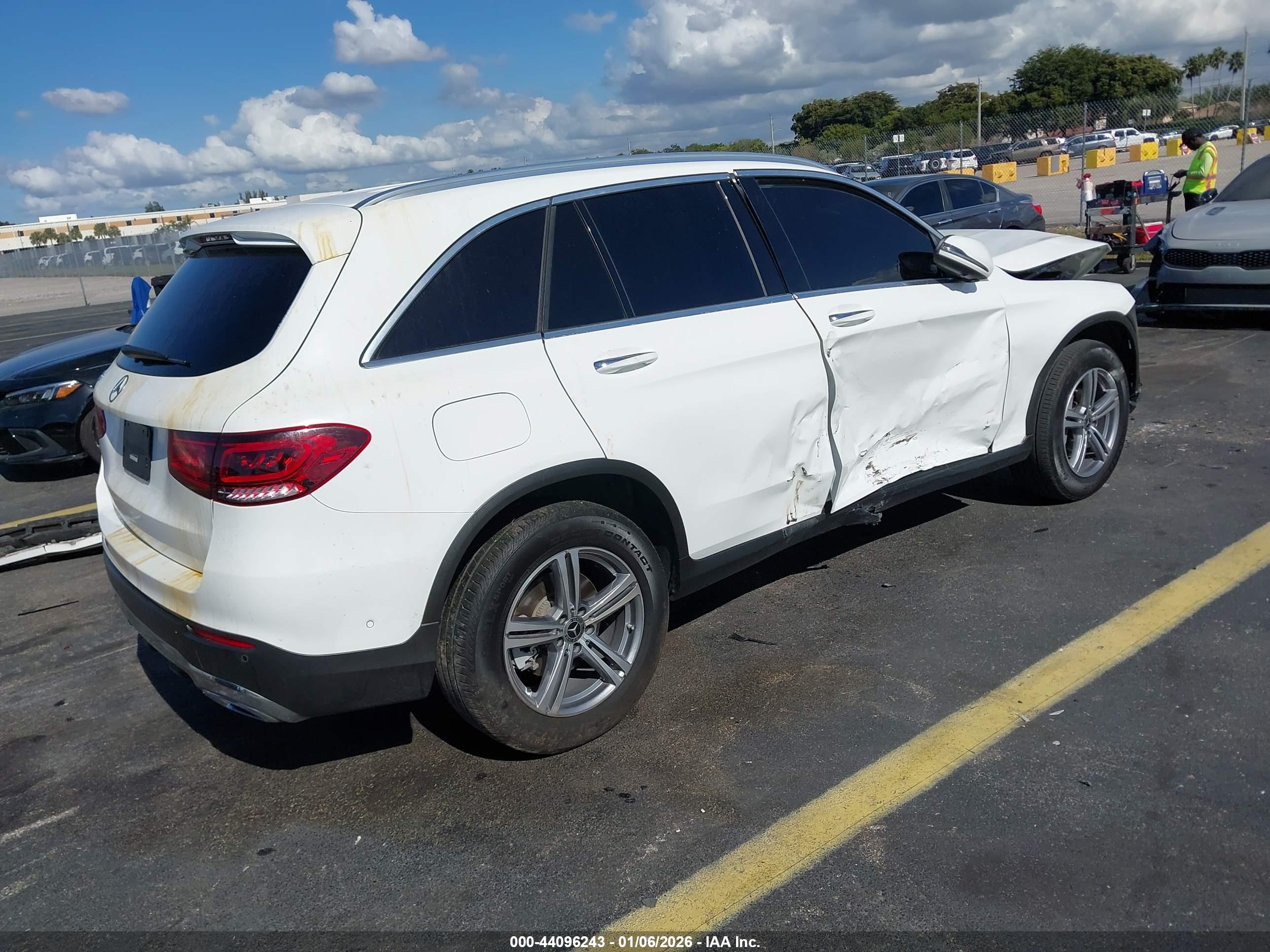MERCEDES-BENZ GLC image 4