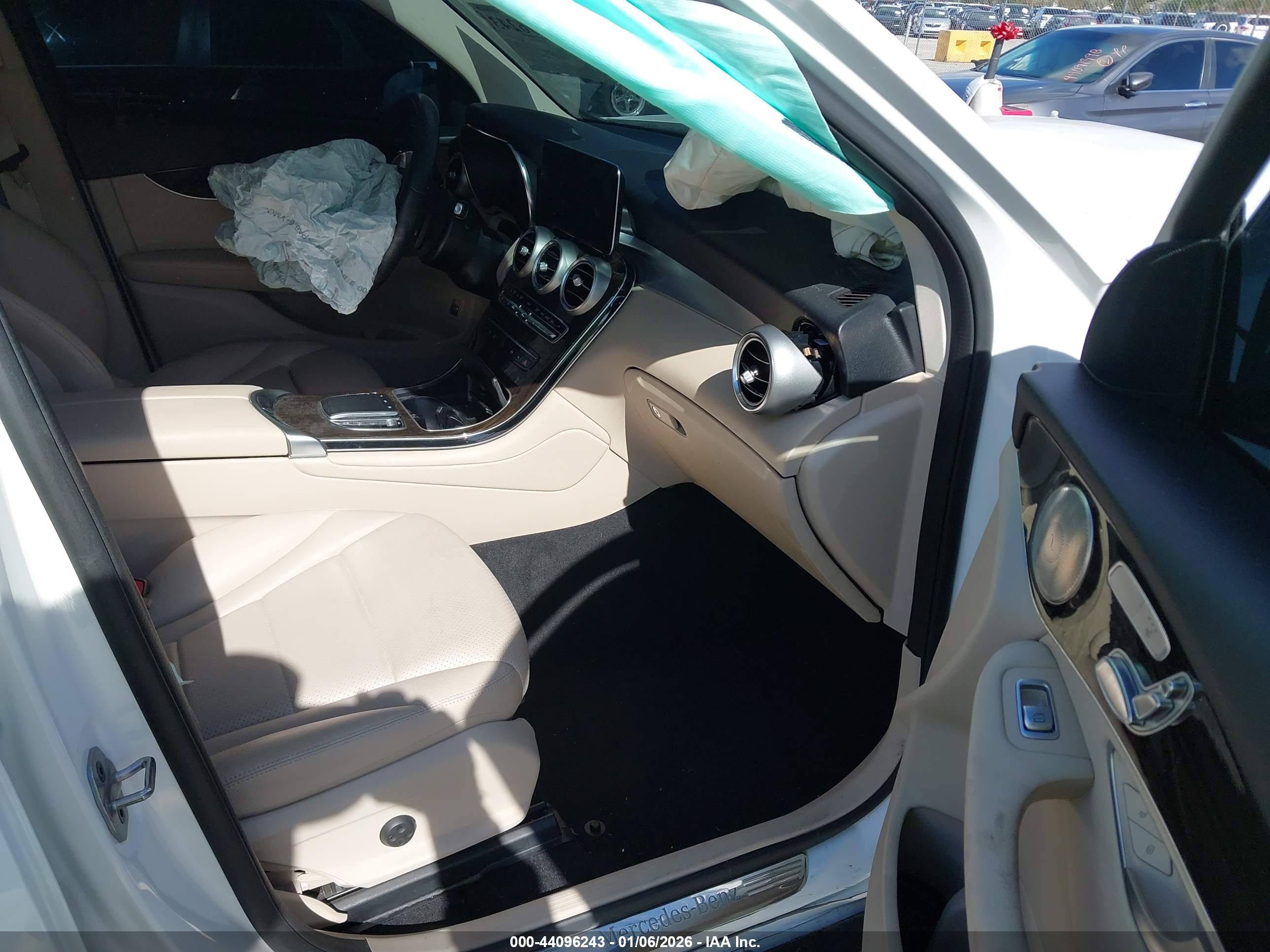 MERCEDES-BENZ GLC image 5