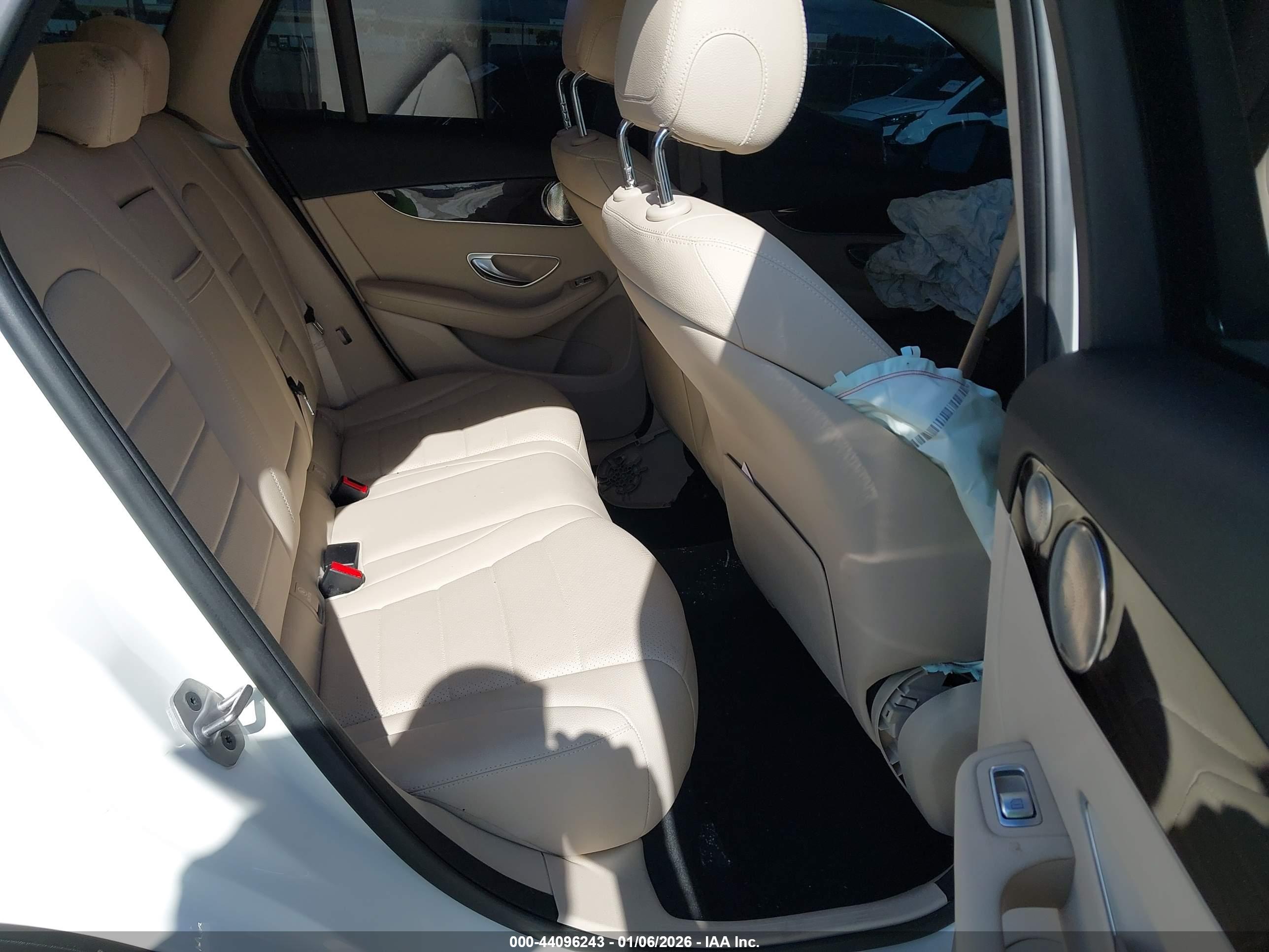MERCEDES-BENZ GLC image 8