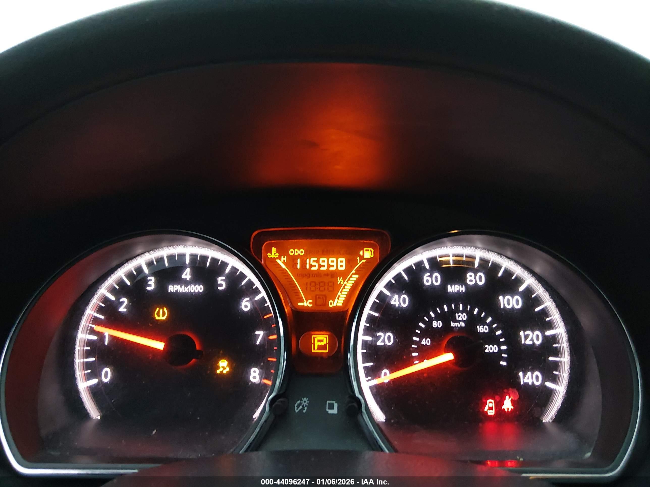 NISSAN VERSA image 7
