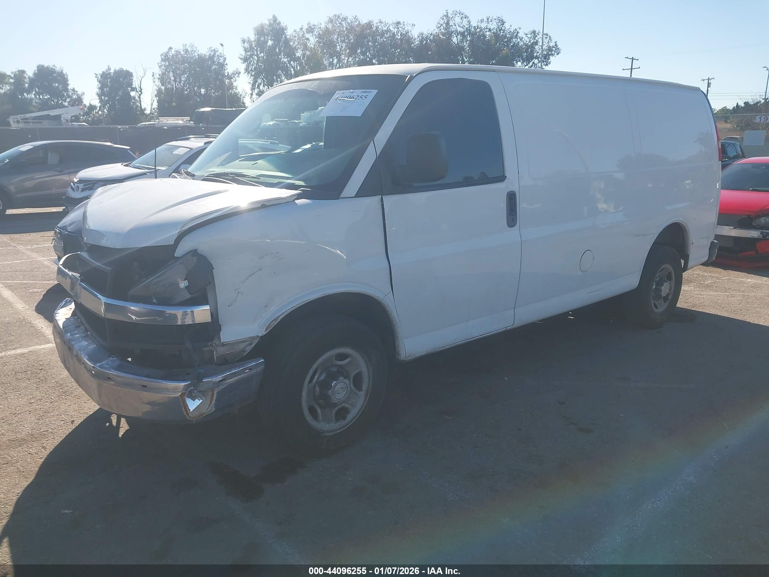 CHEVROLET EXPRESS image 2