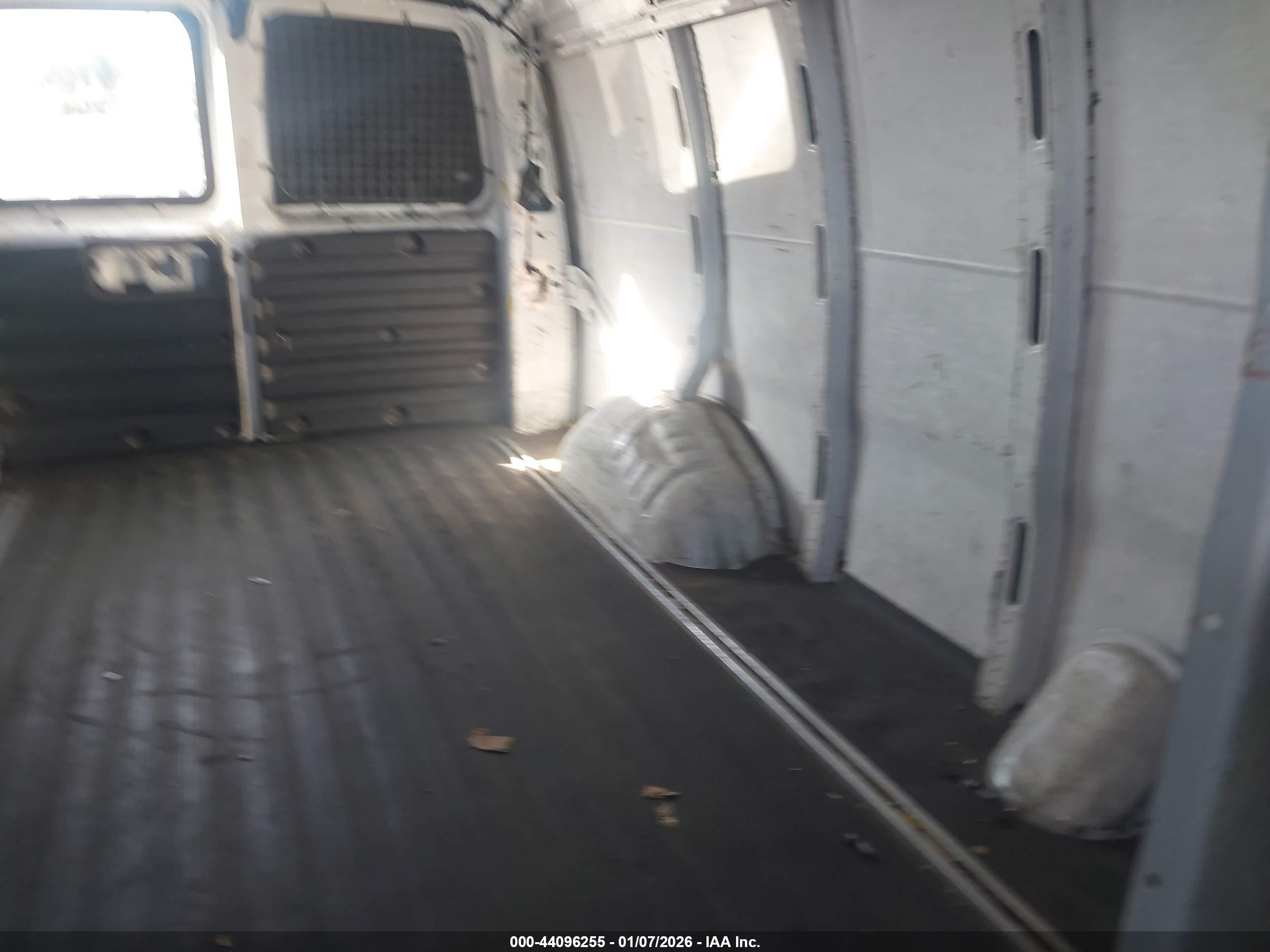 CHEVROLET EXPRESS image 8