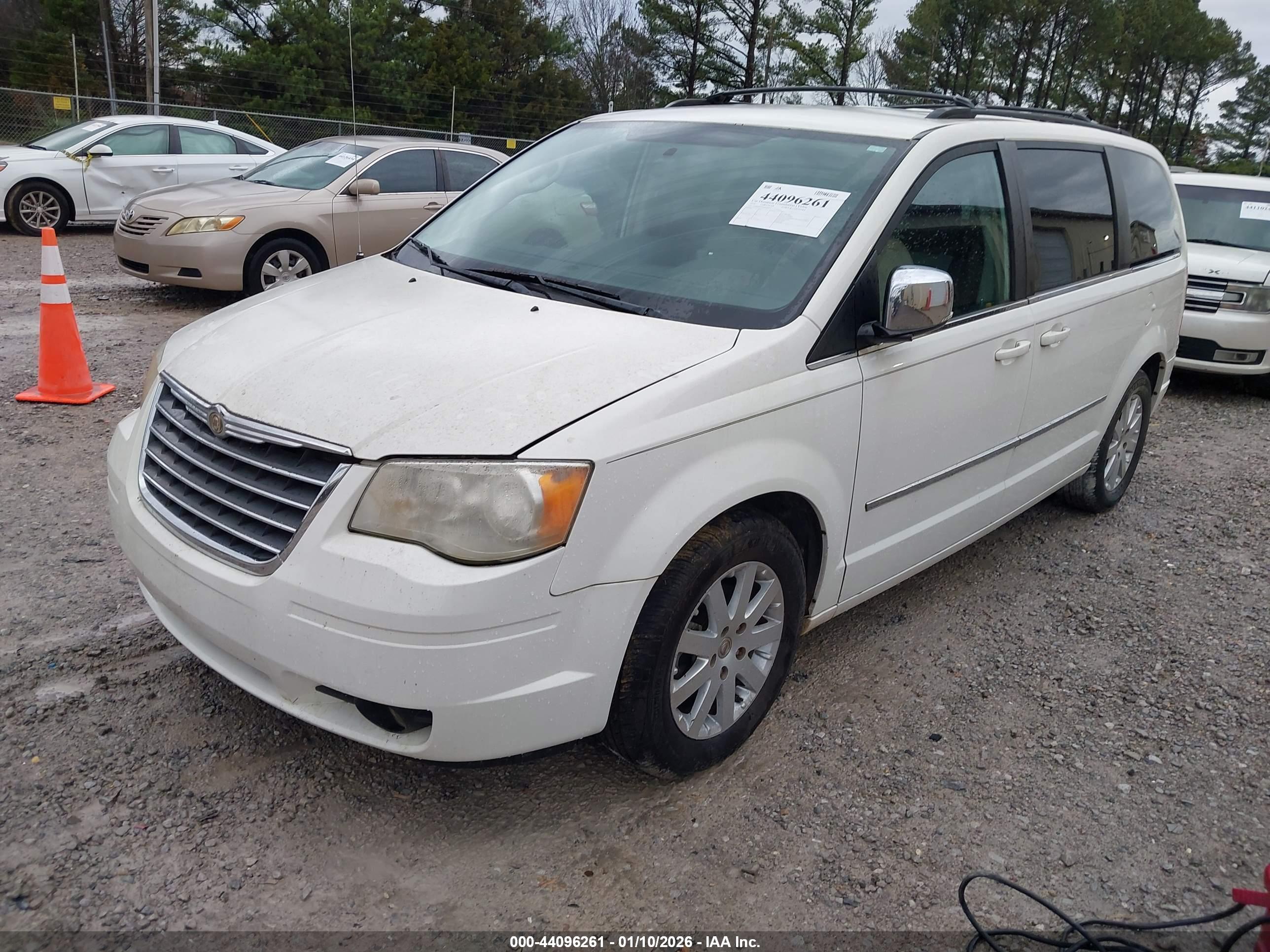 CHRYSLER TOWN image 2