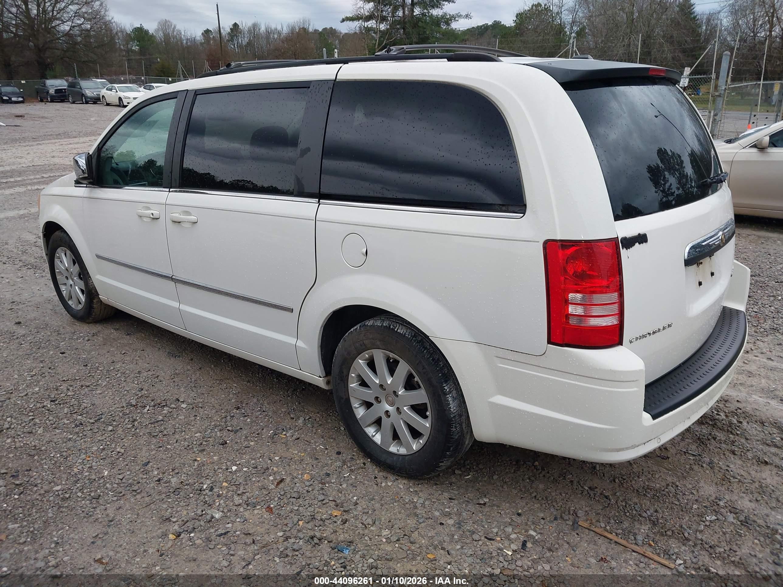 CHRYSLER TOWN image 3