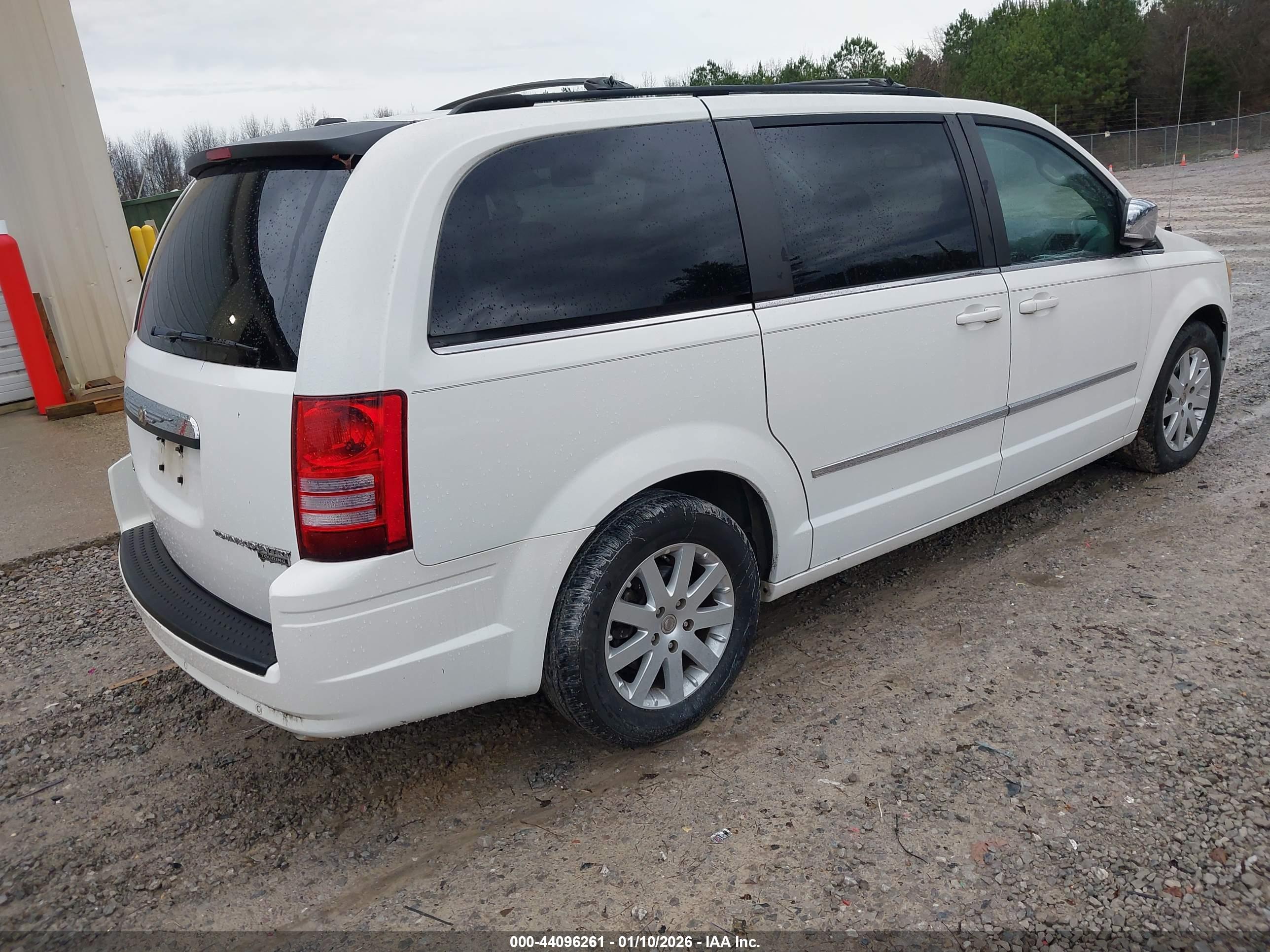 CHRYSLER TOWN image 4