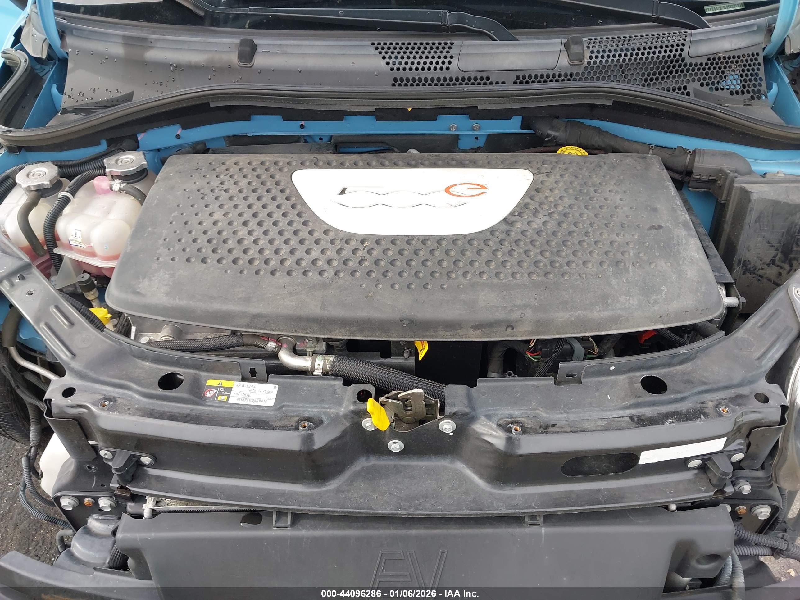 FIAT 500E image 10