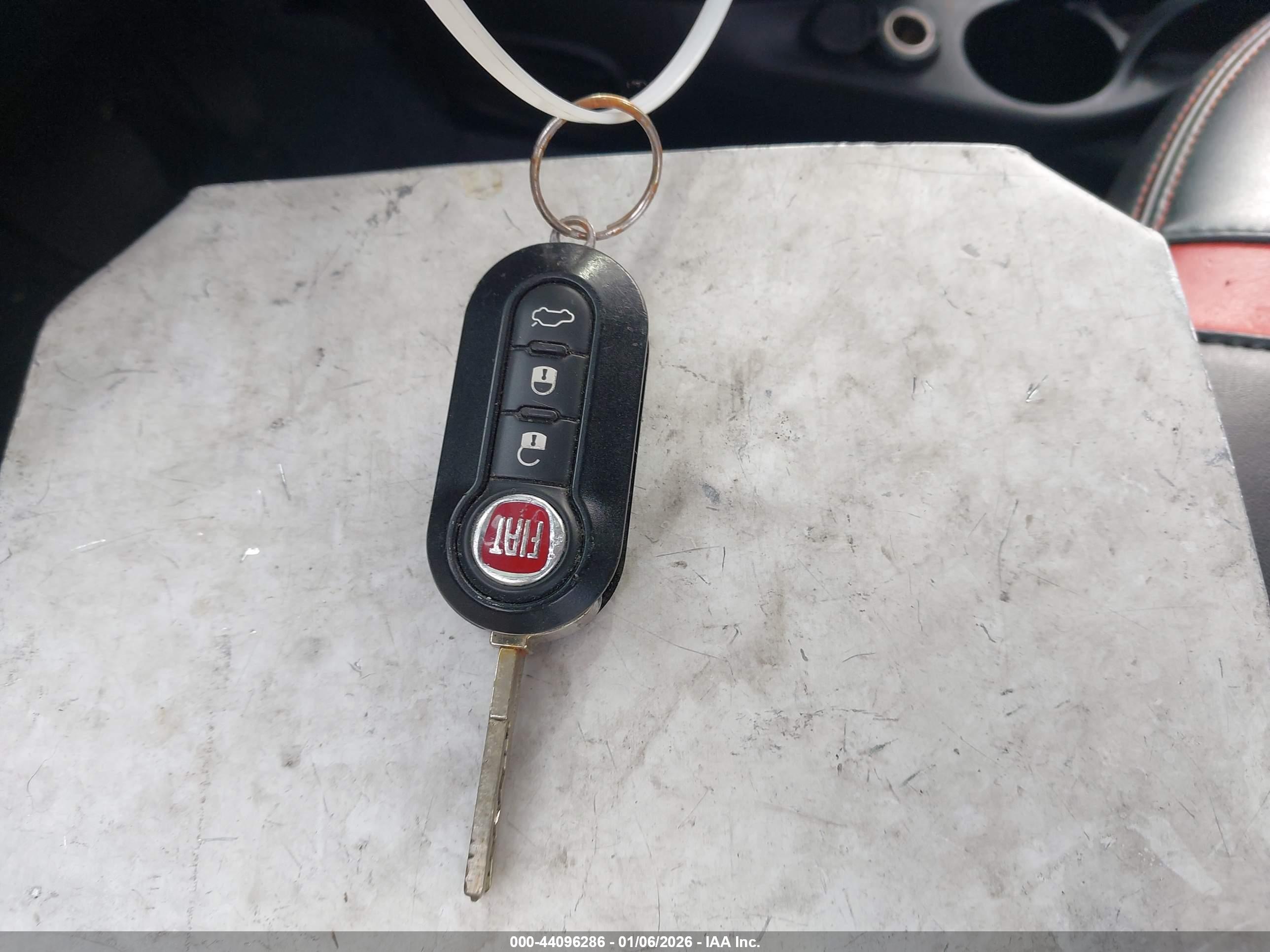 FIAT 500E image 11