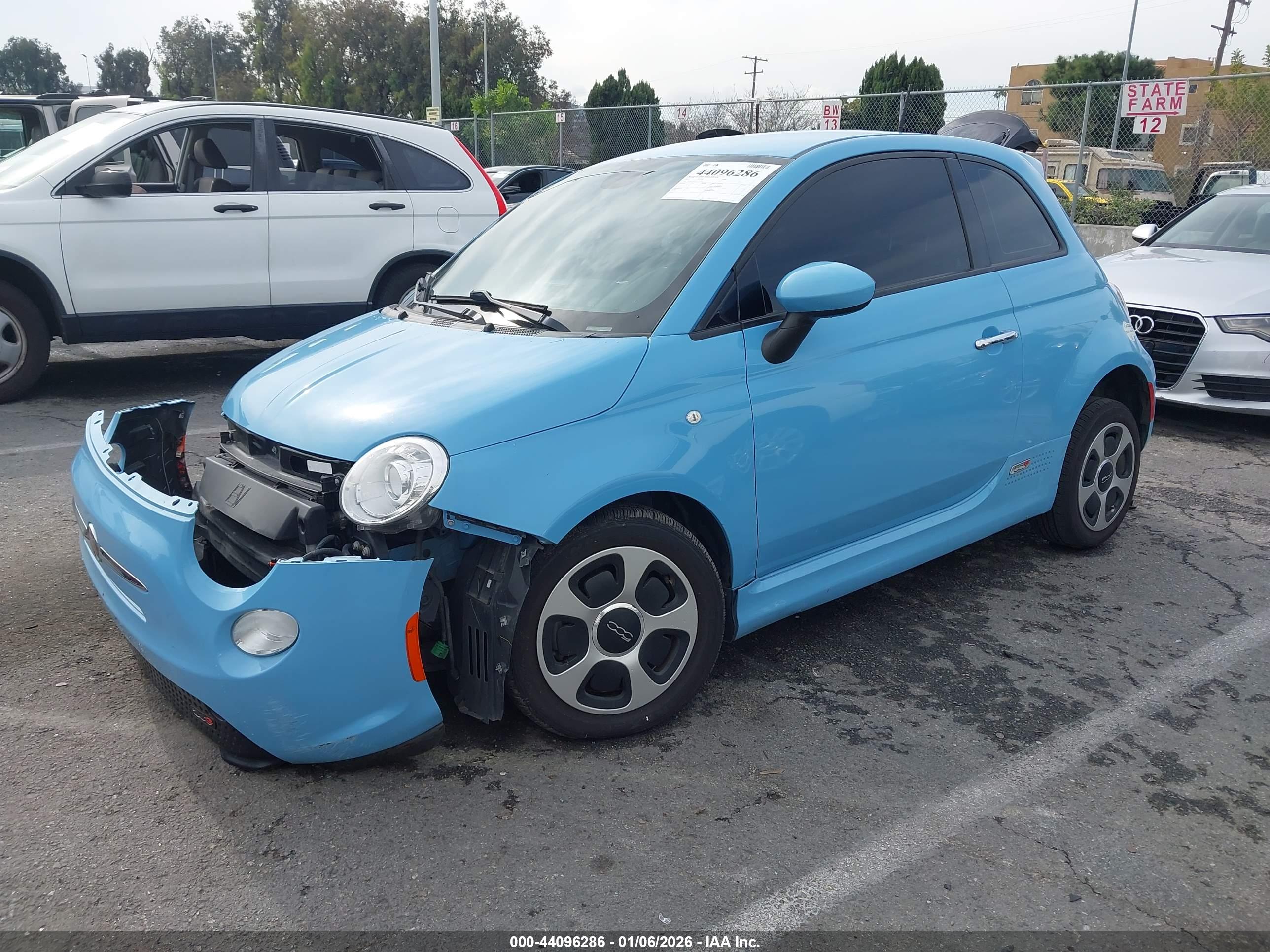 FIAT 500E image 2